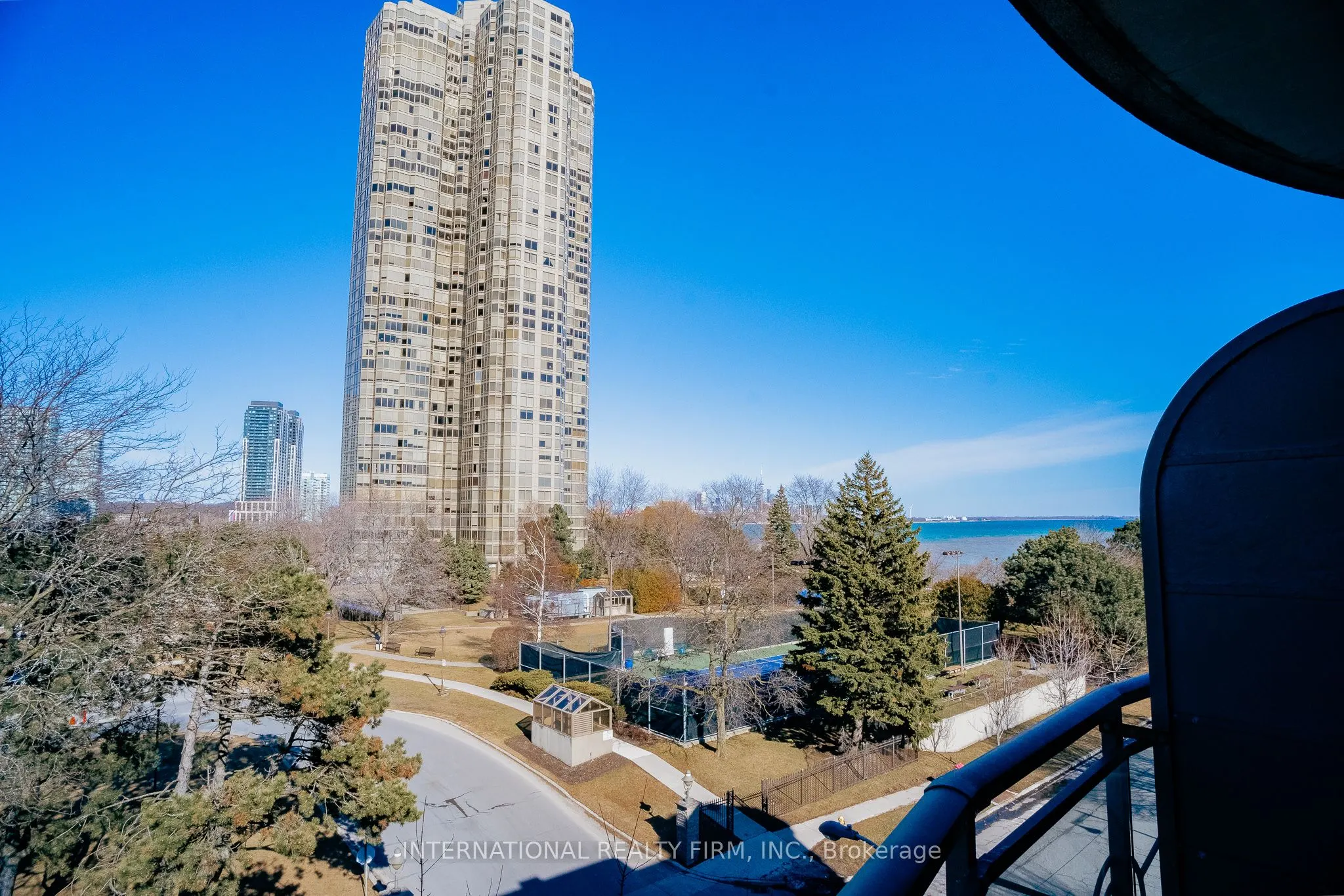 80 Palace Pier Court #PH502