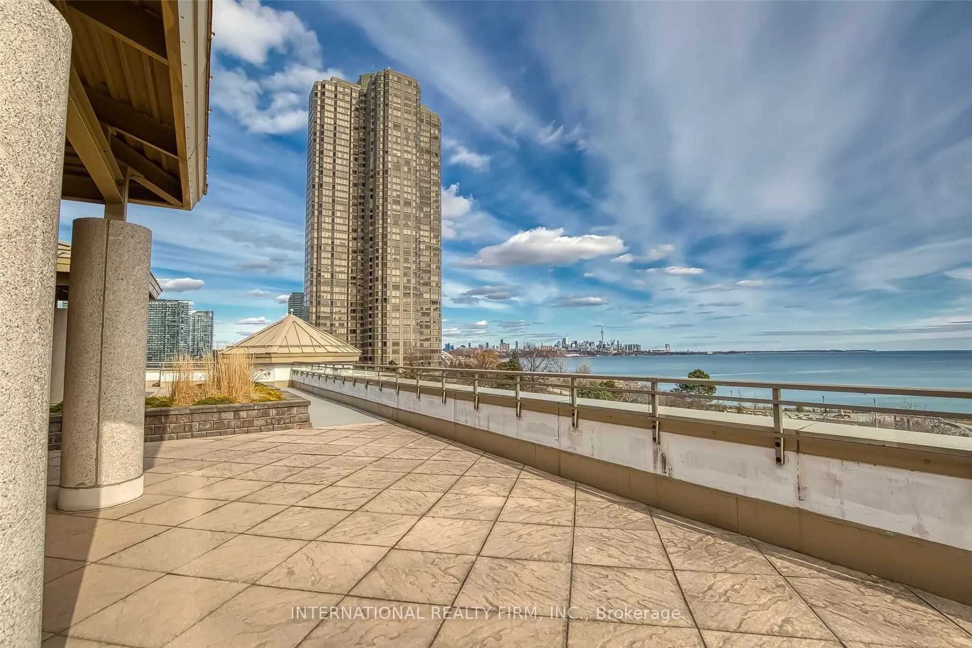 80 Palace Pier Court #PH502