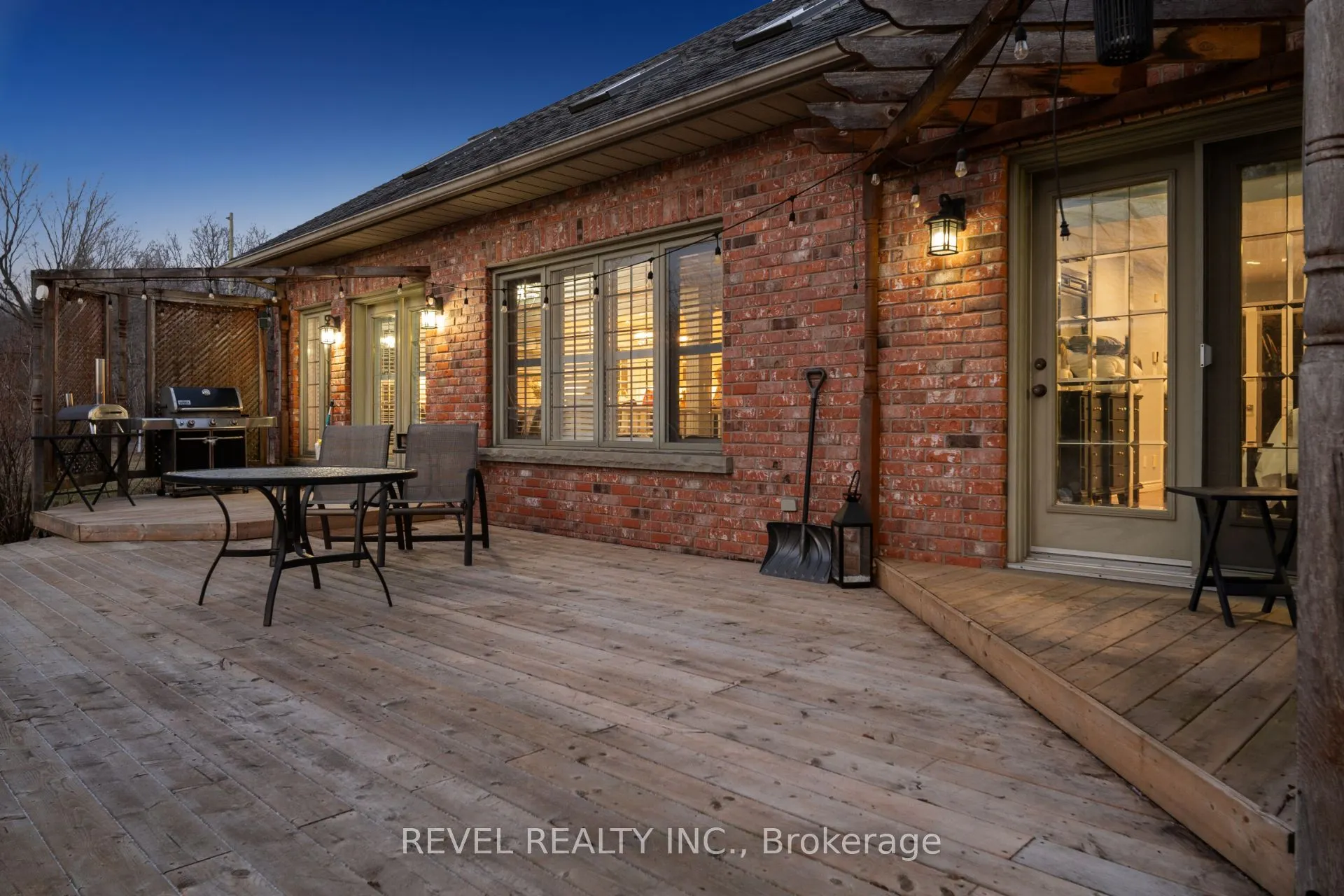 2255 Mohawk Trail
