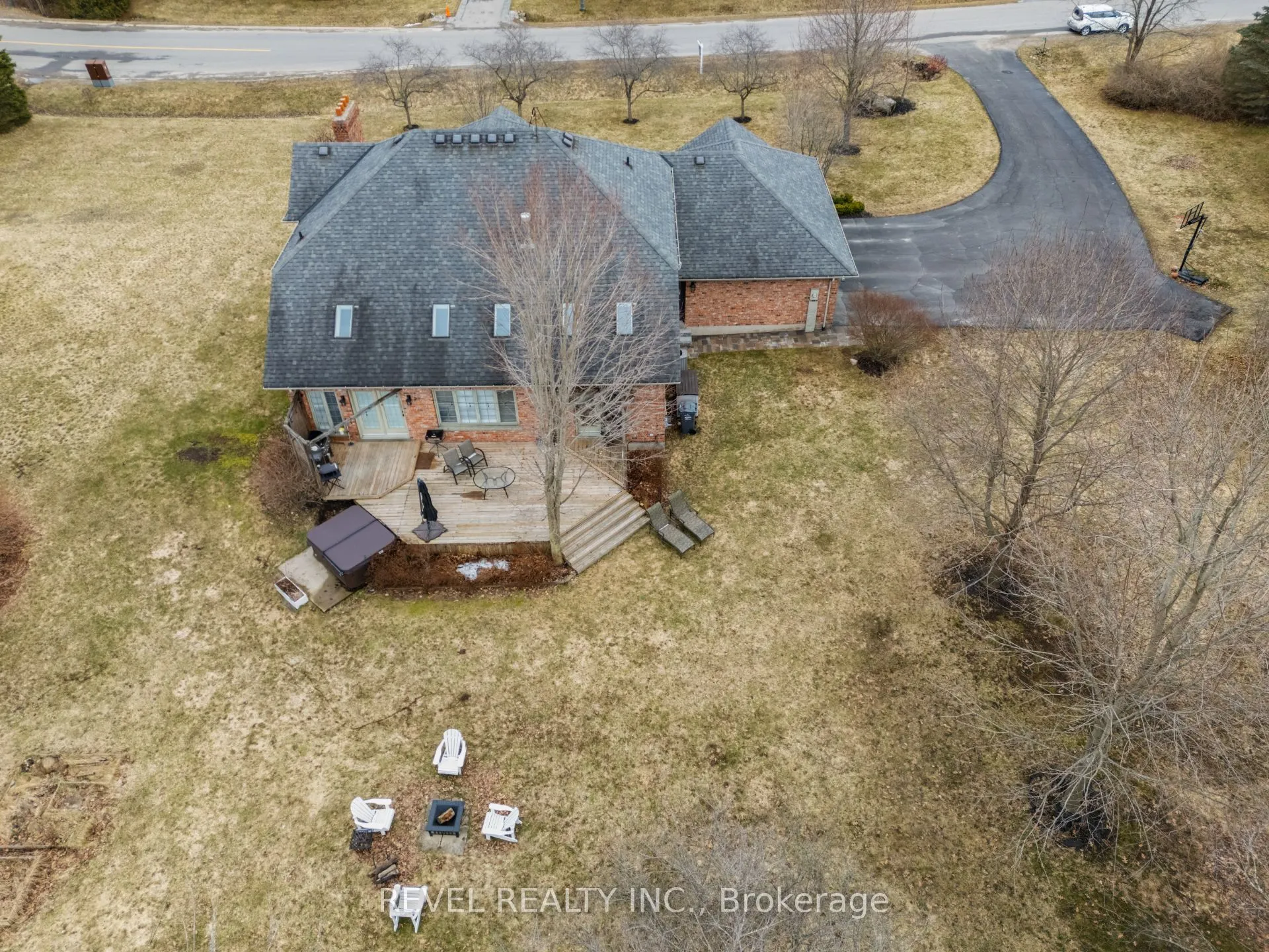 2255 Mohawk Trail