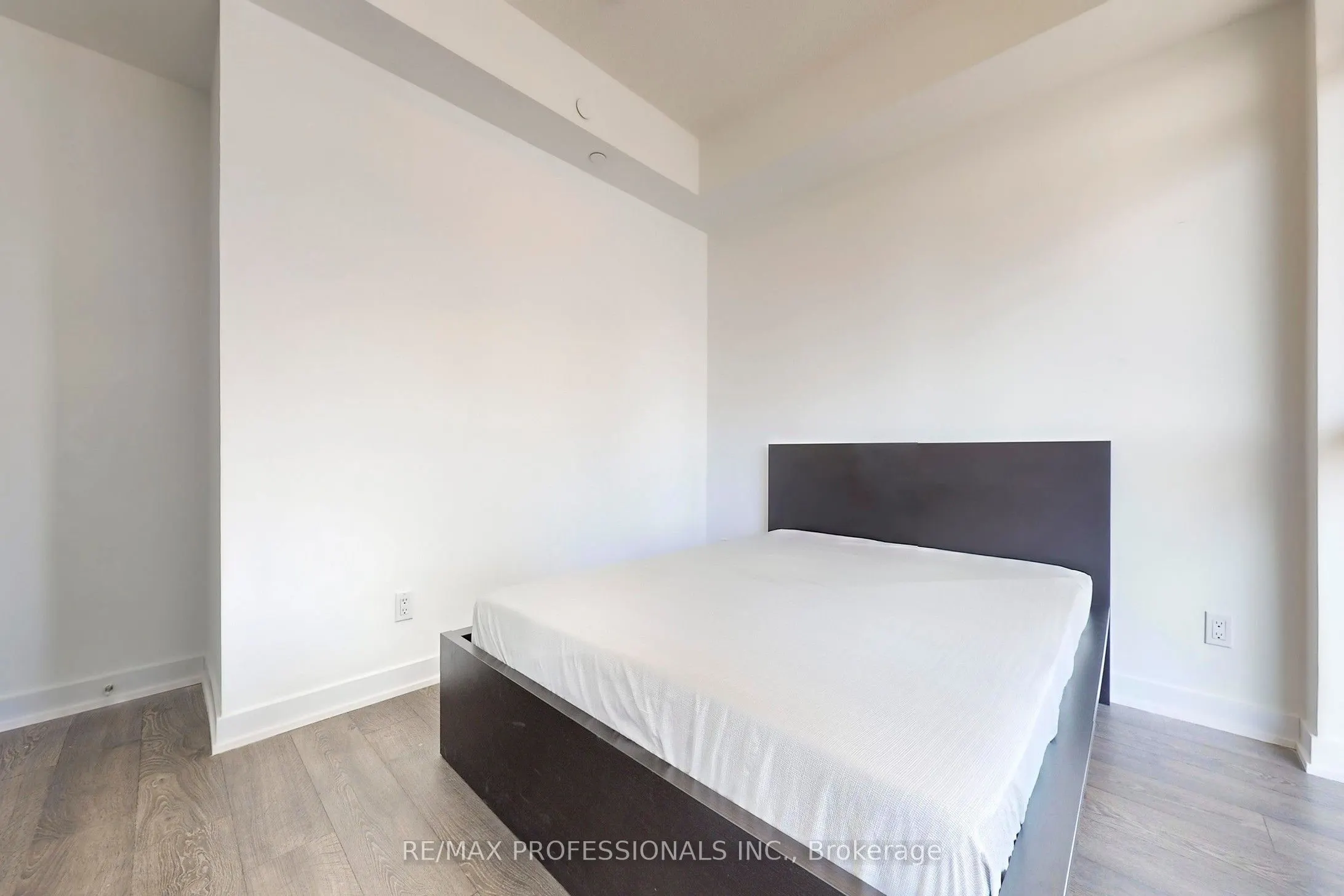 251 Manitoba Street #504