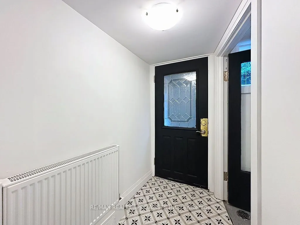 252 Earlscourt Avenue
