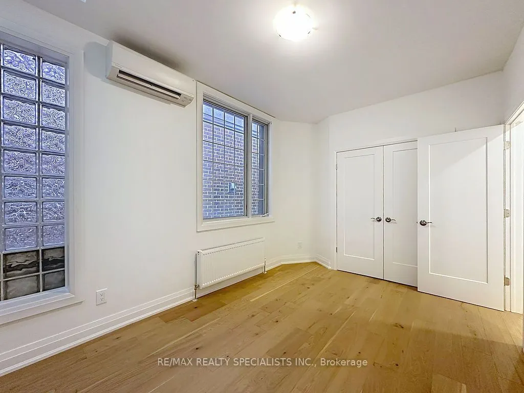 252 Earlscourt Avenue