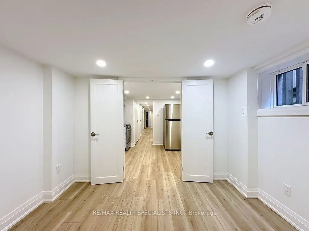 252 Earlscourt Avenue