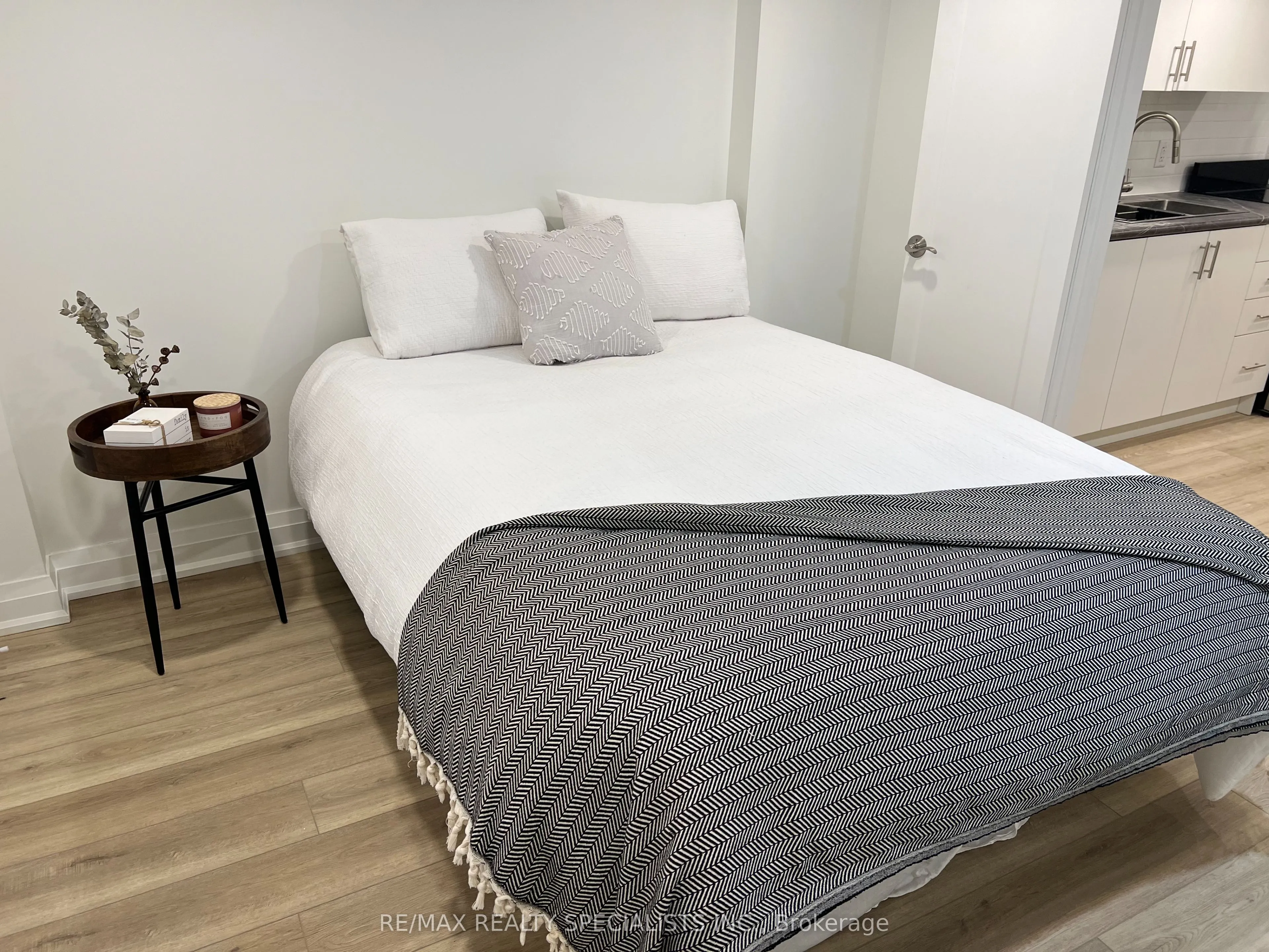 252 Earlscourt Avenue