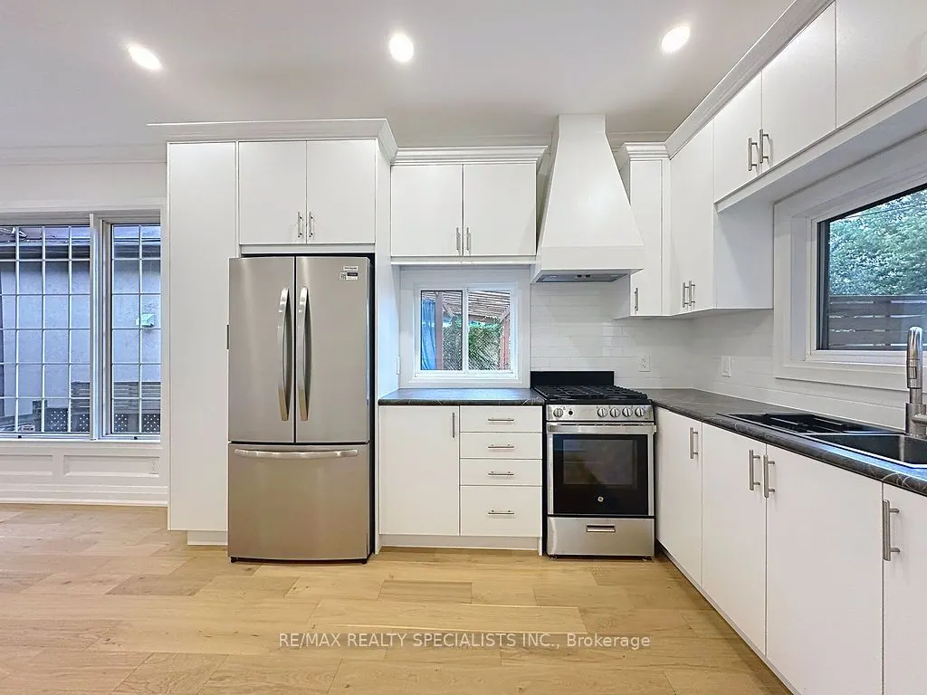 252 Earlscourt Avenue