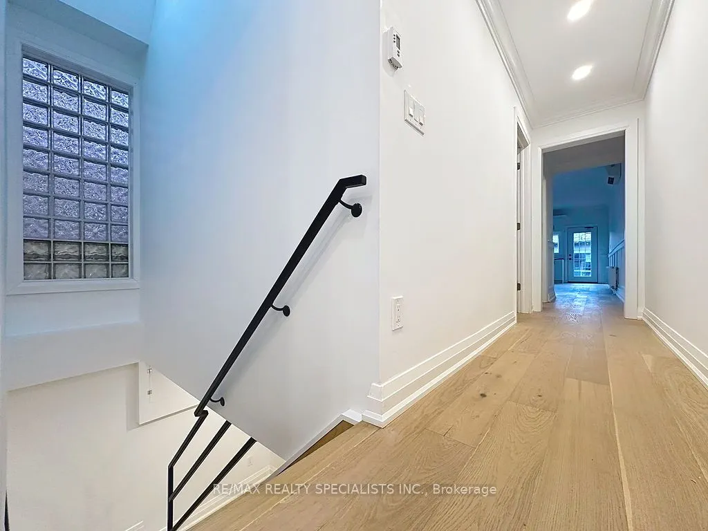 252 Earlscourt Avenue
