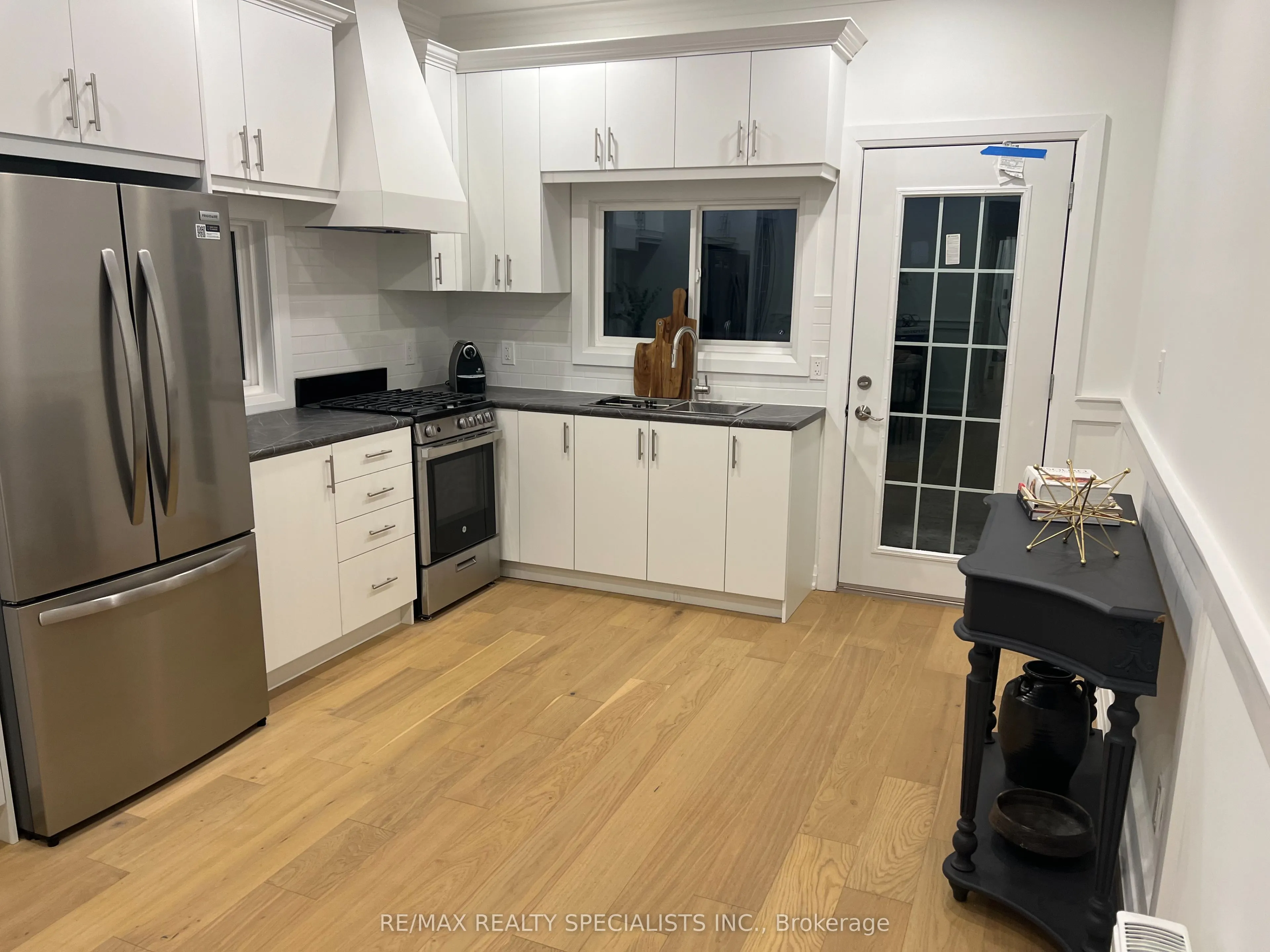 252 Earlscourt Avenue