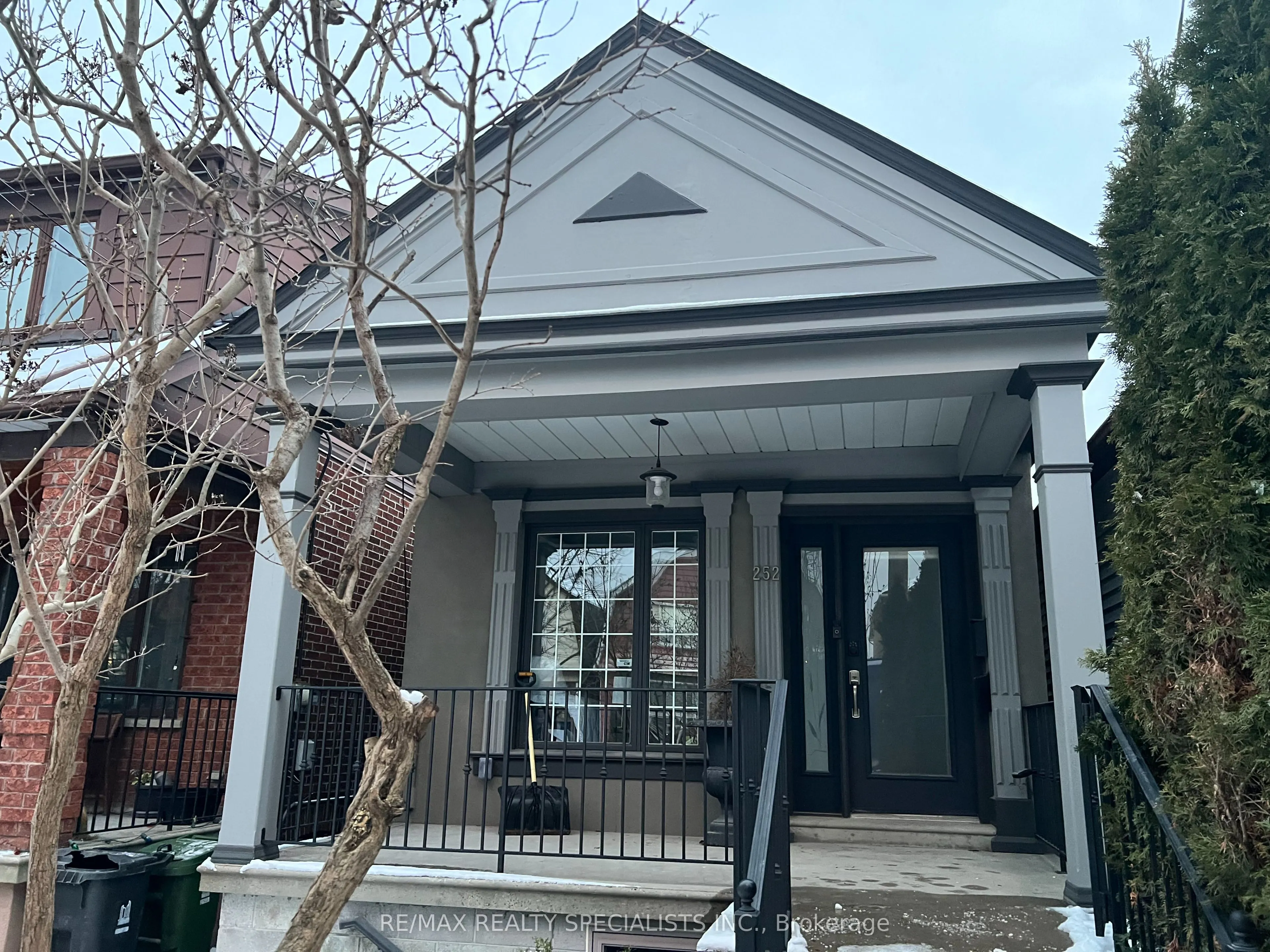 252 Earlscourt Avenue