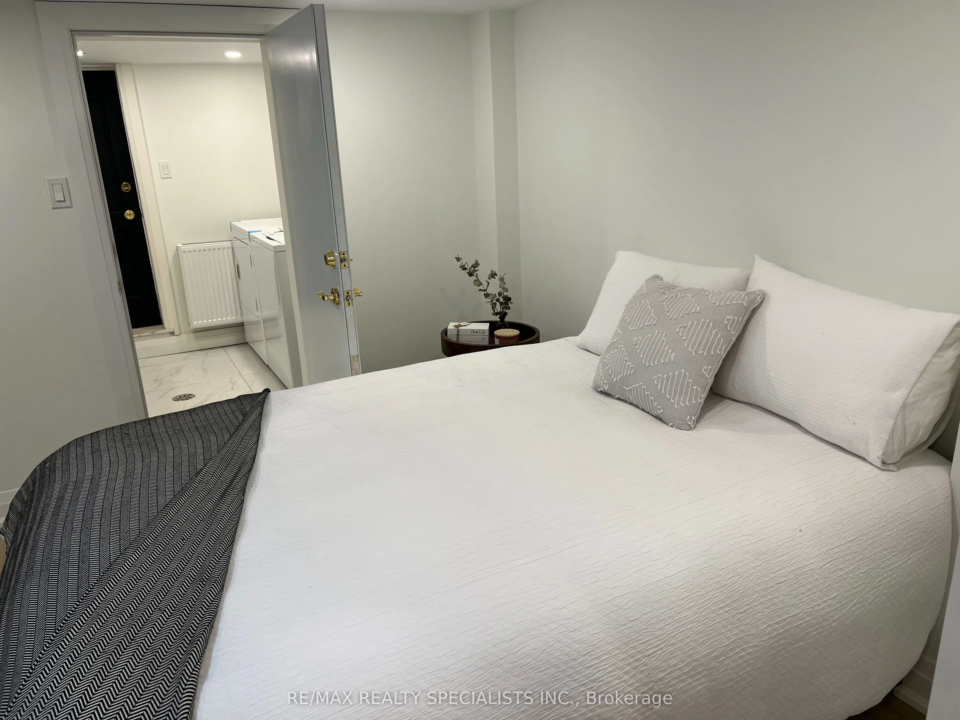 252 Earlscourt Avenue
