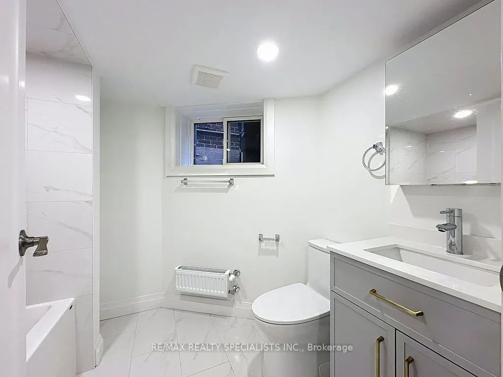 252 Earlscourt Avenue