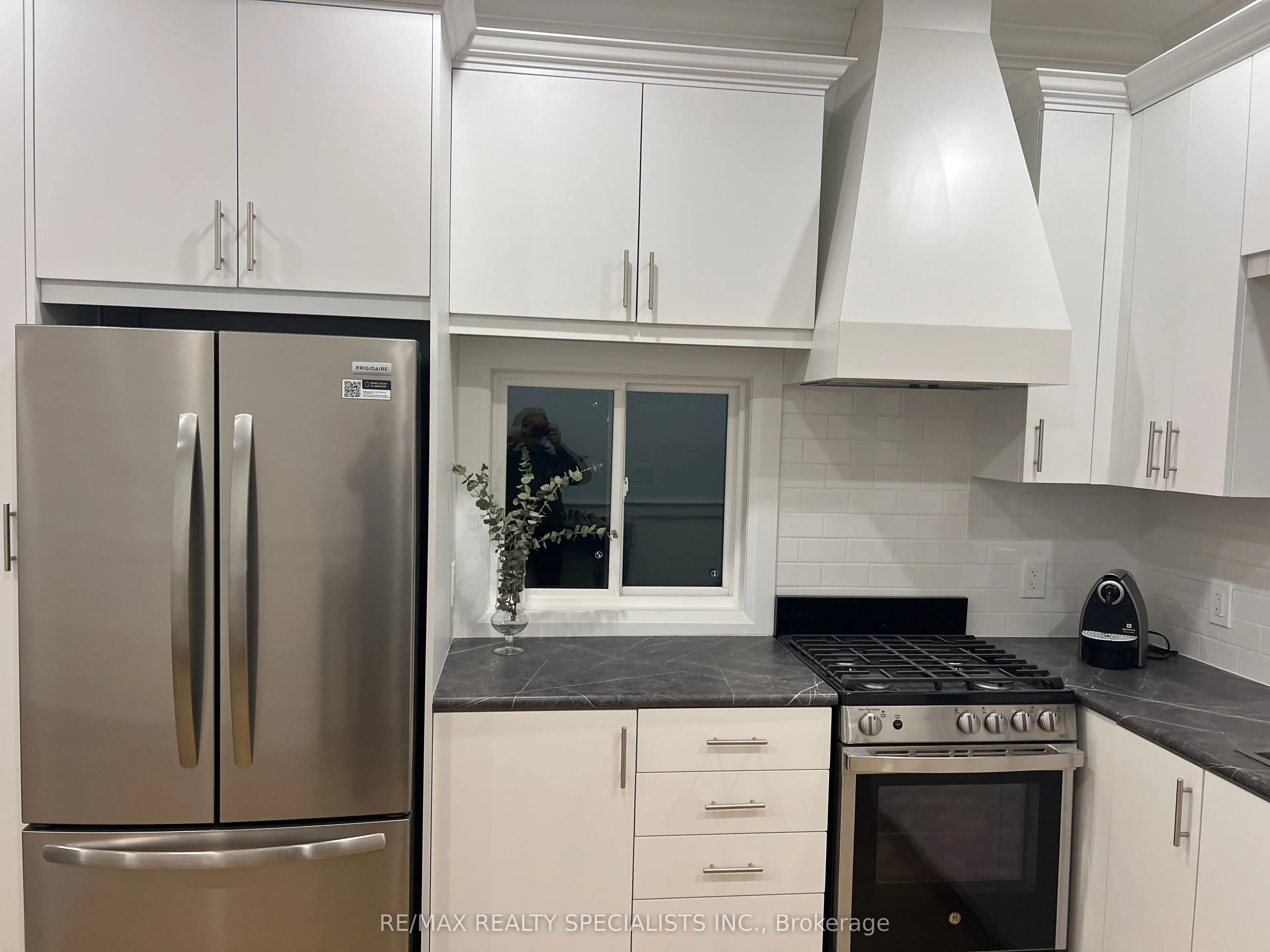 252 Earlscourt Avenue
