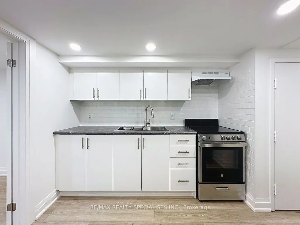 252 Earlscourt Avenue