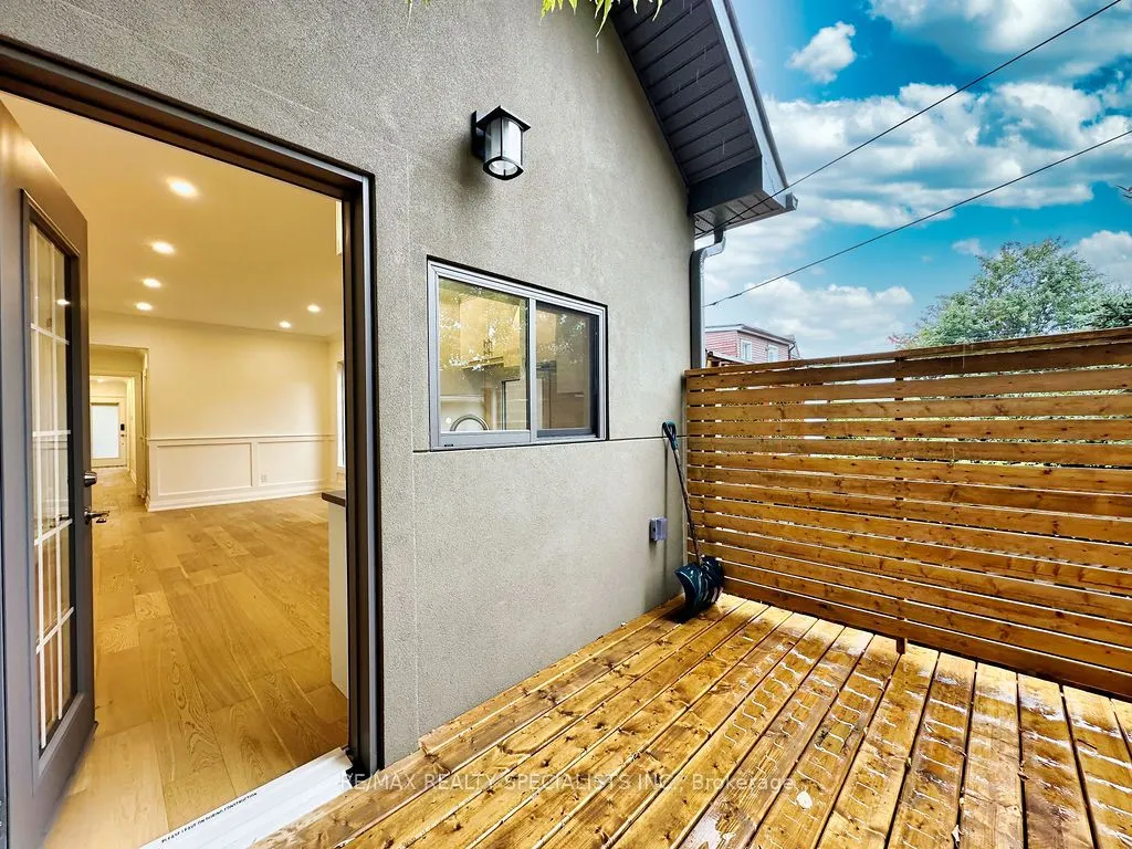 252 Earlscourt Avenue