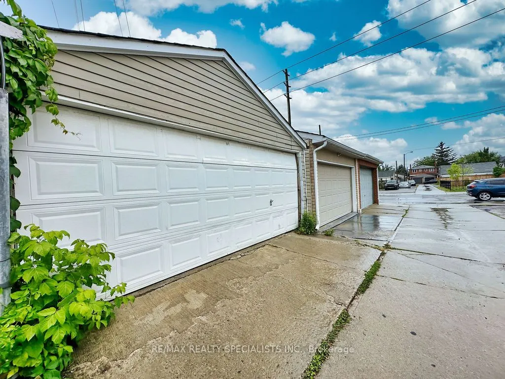 252 Earlscourt Avenue