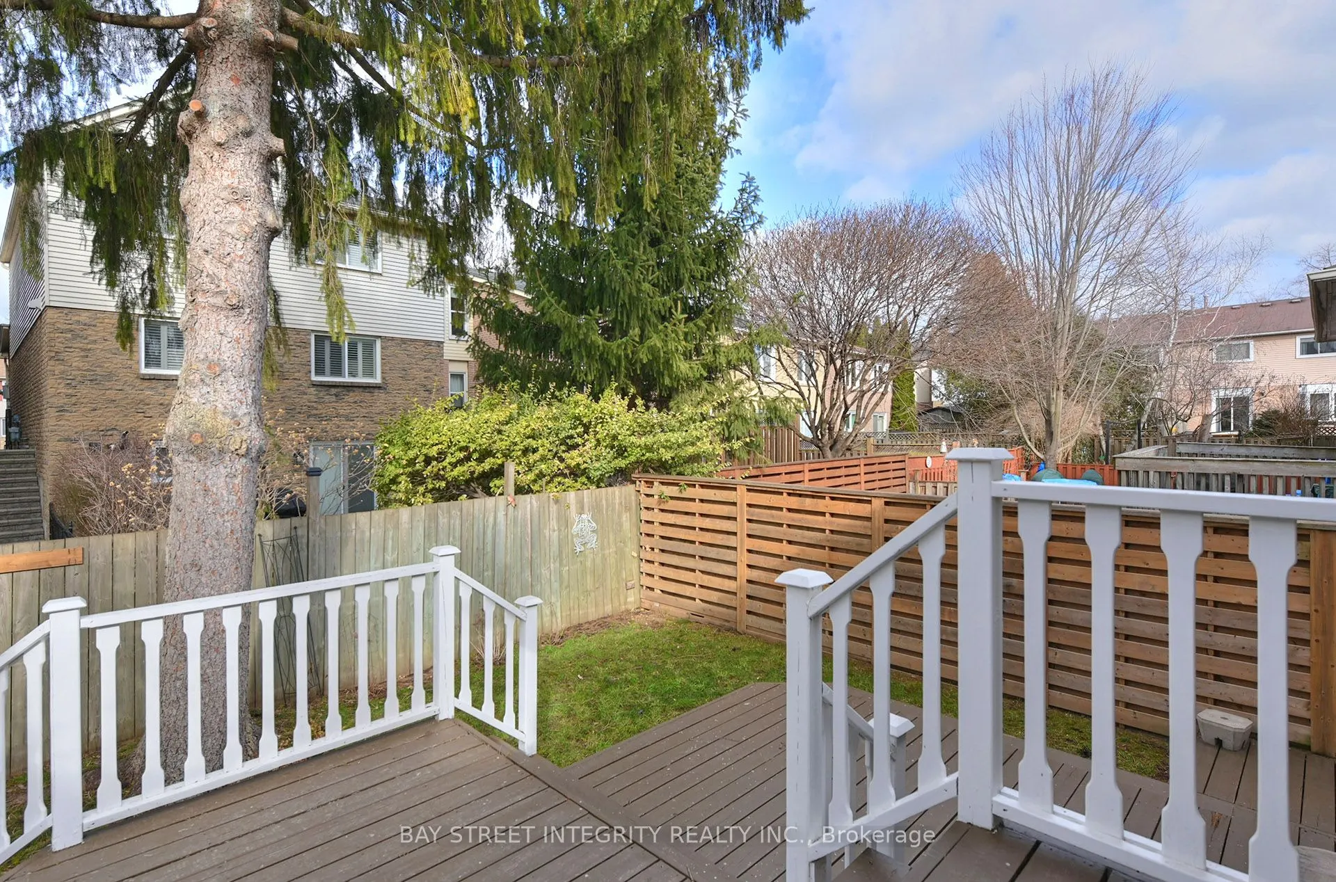 976 Raintree Lane