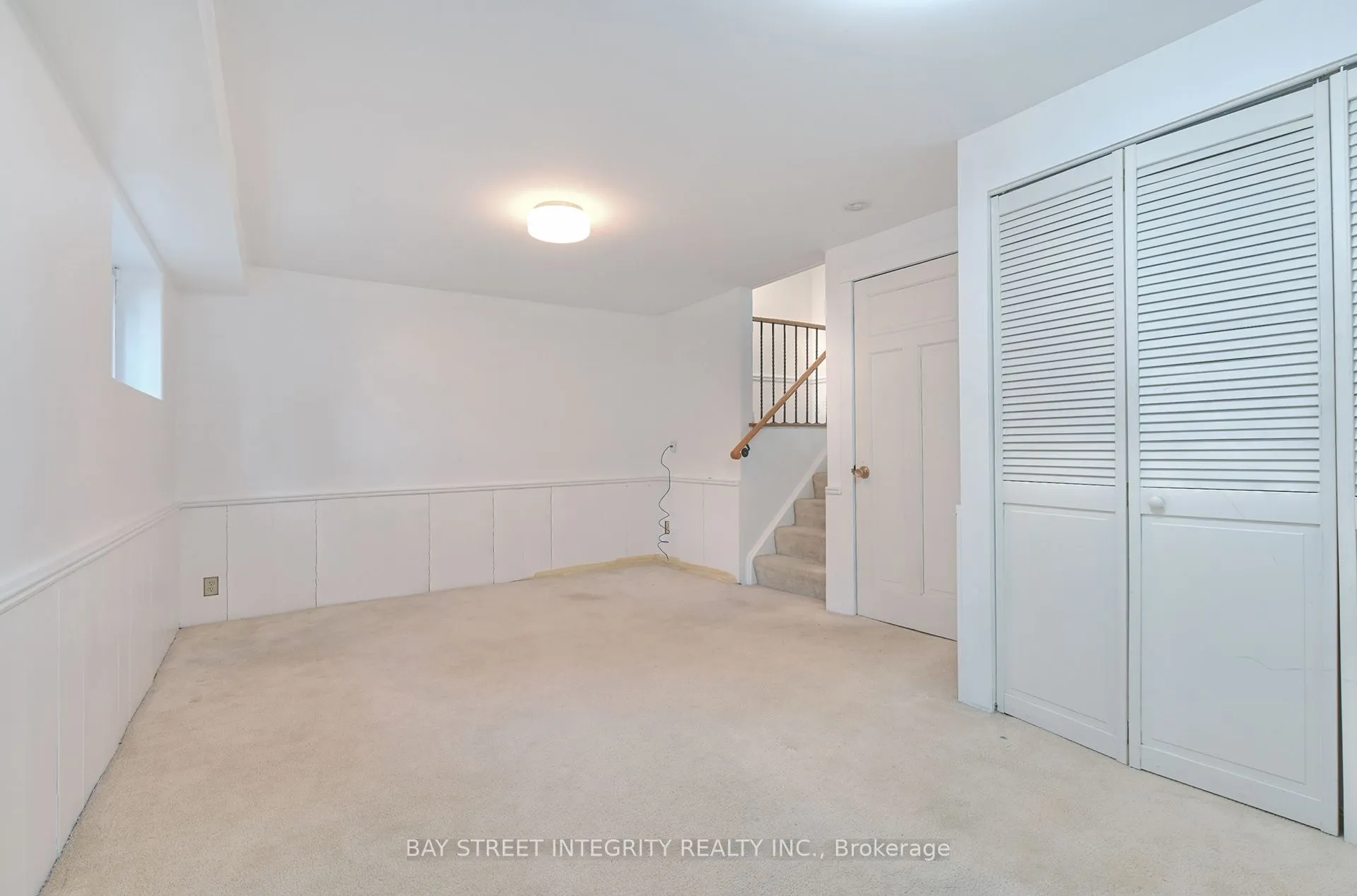 976 Raintree Lane