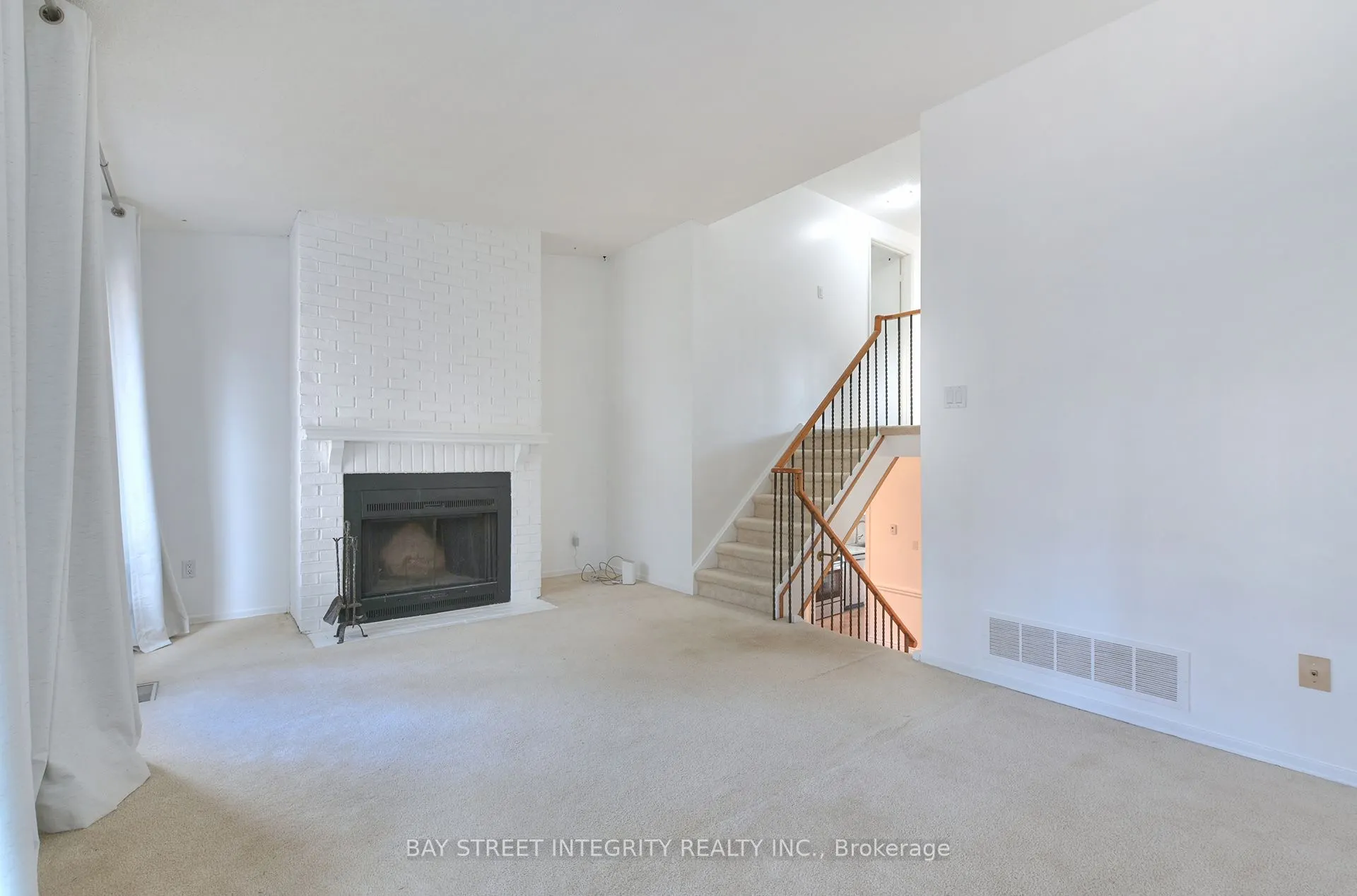 976 Raintree Lane