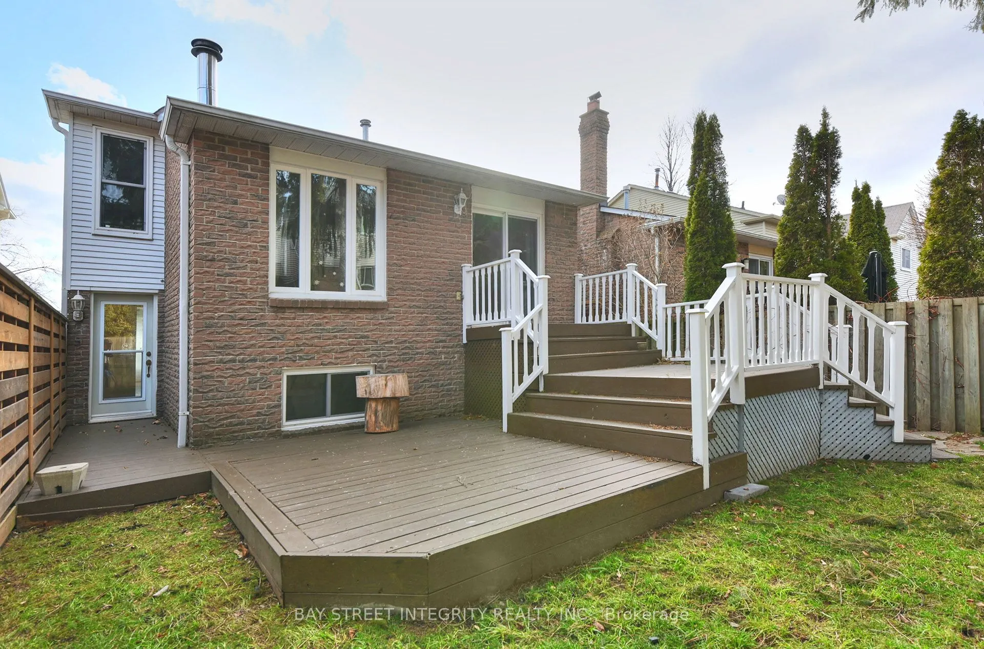976 Raintree Lane