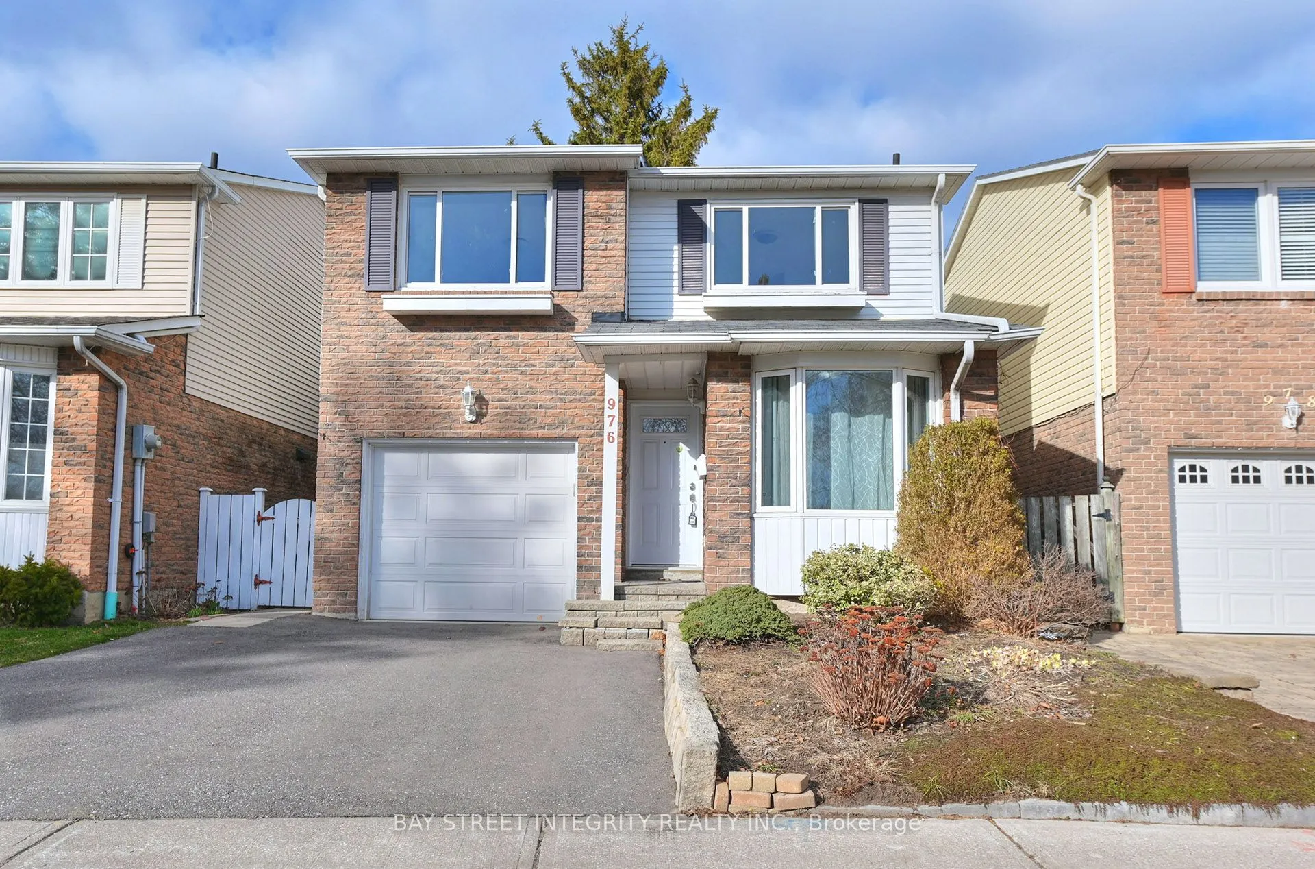 976 Raintree Lane