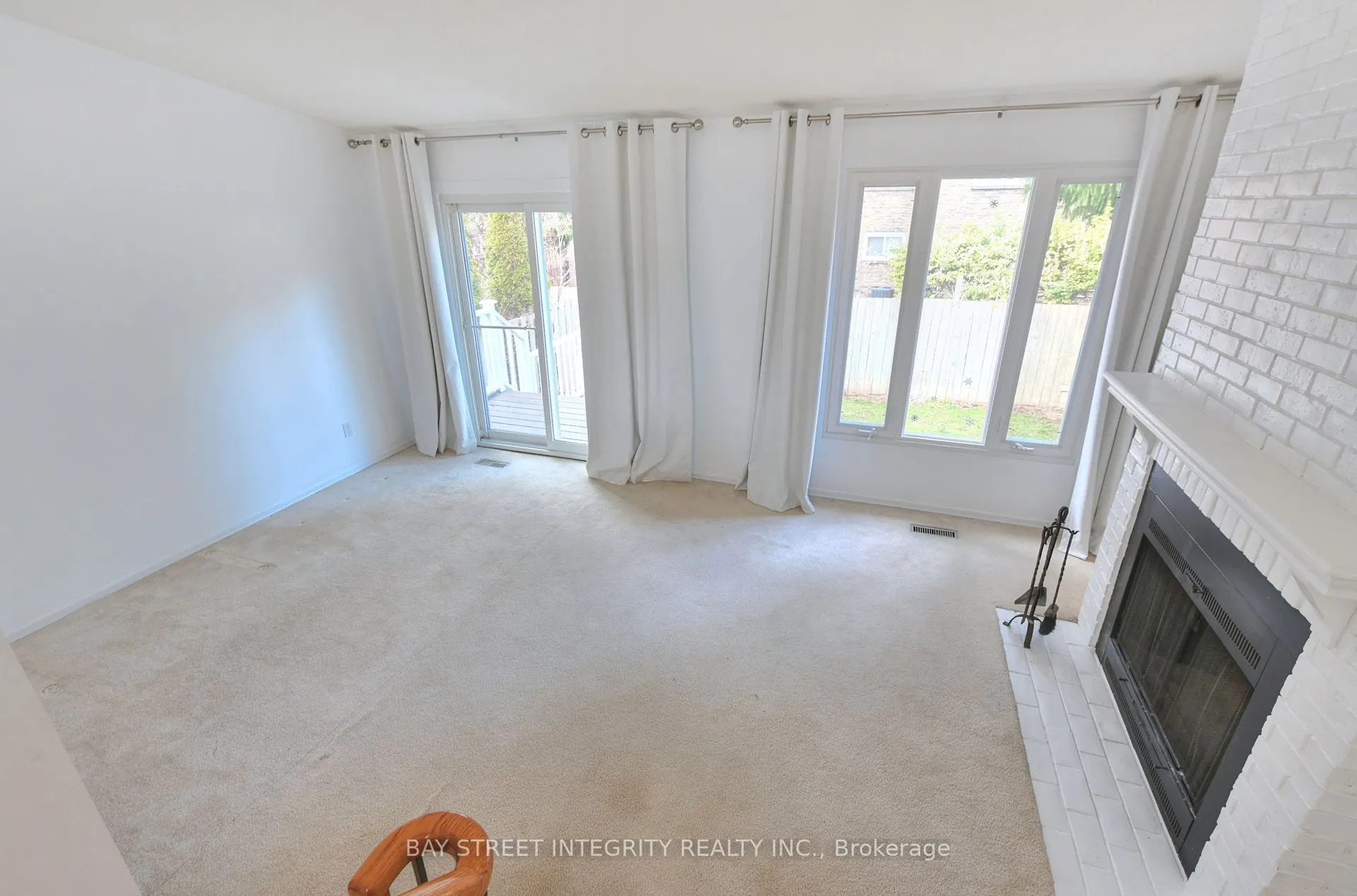 976 Raintree Lane