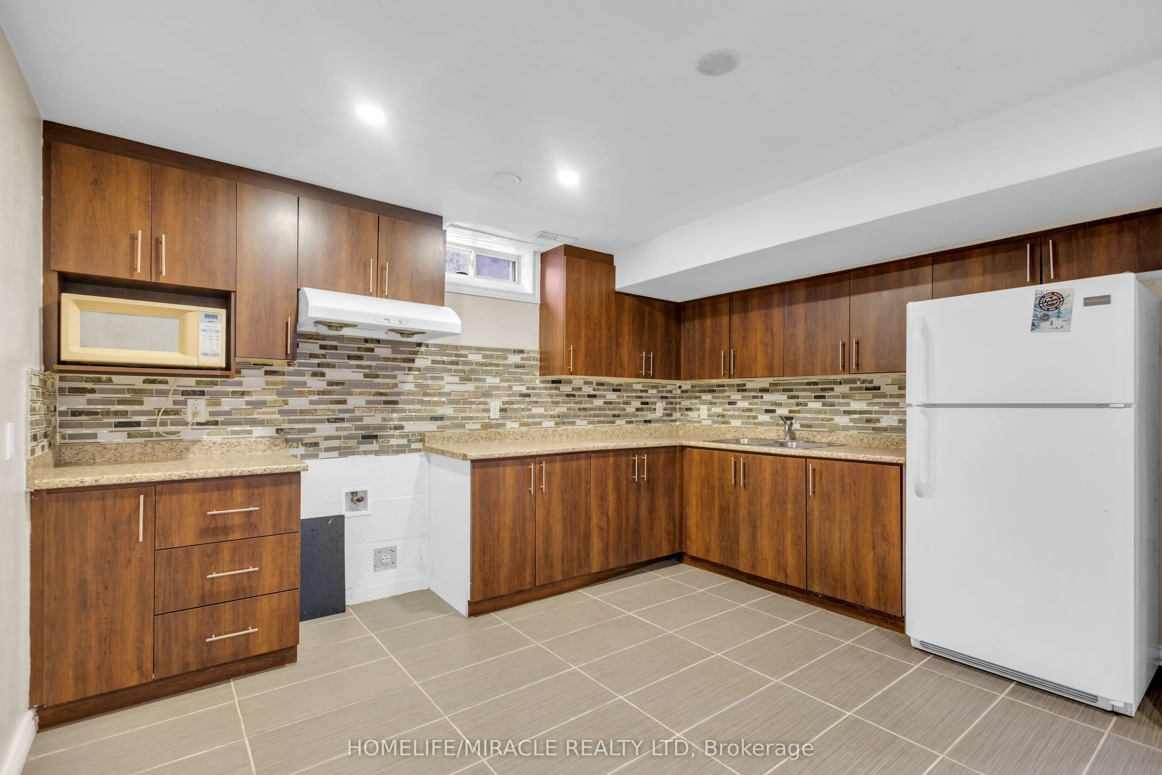 28 Latania Boulevard