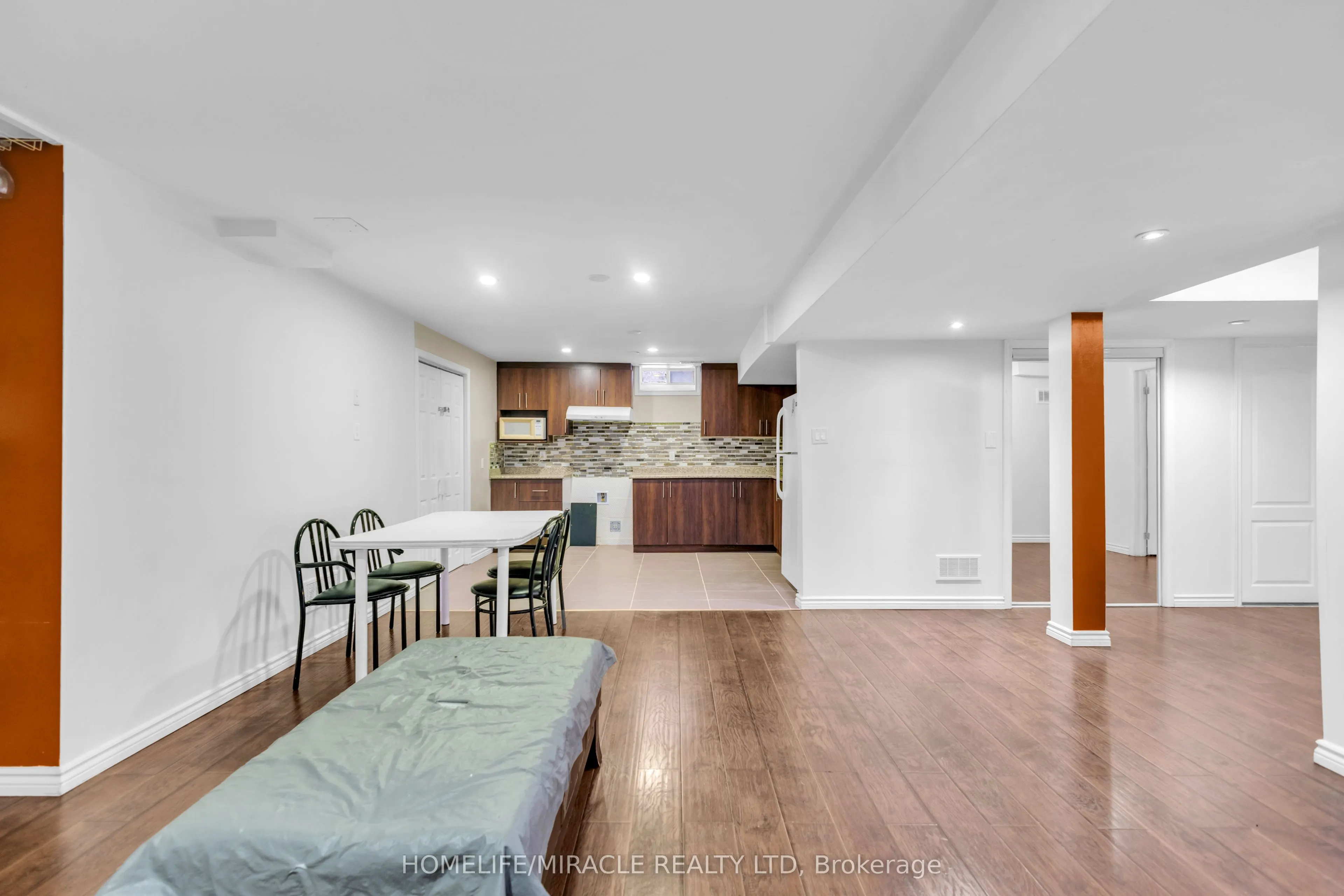 28 Latania Boulevard