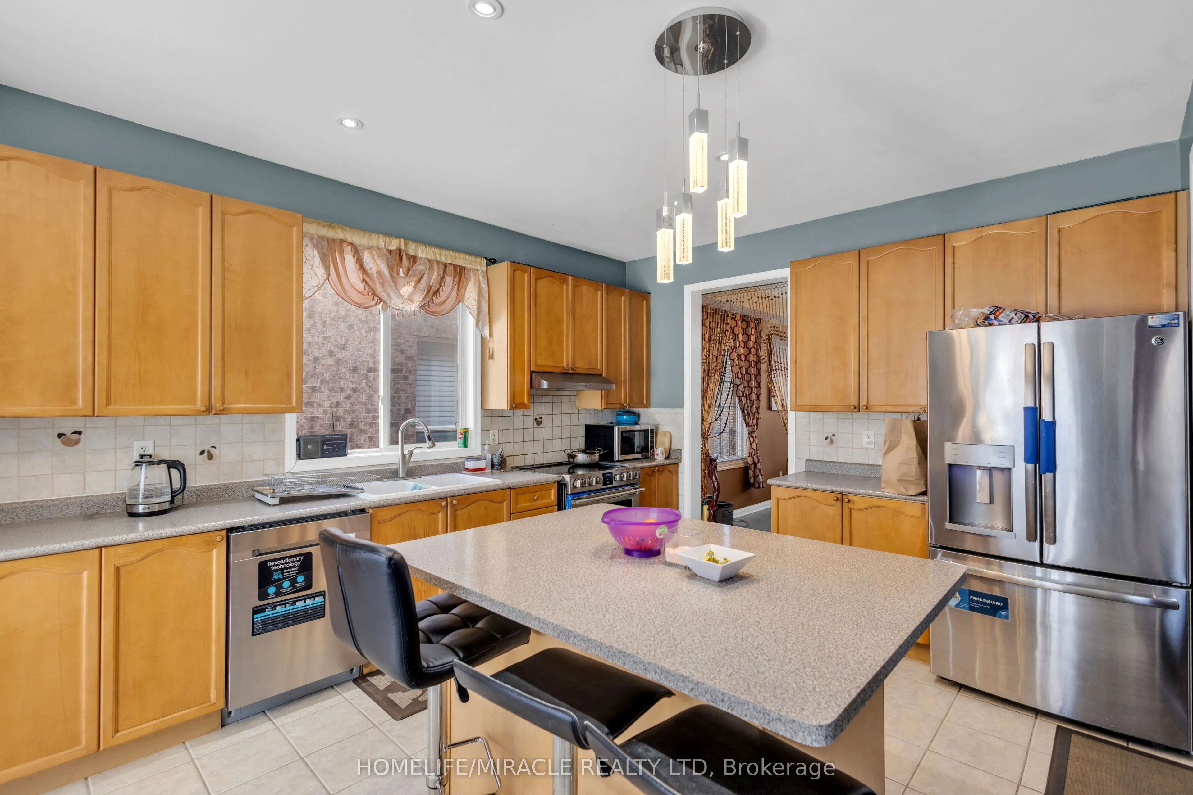 28 Latania Boulevard