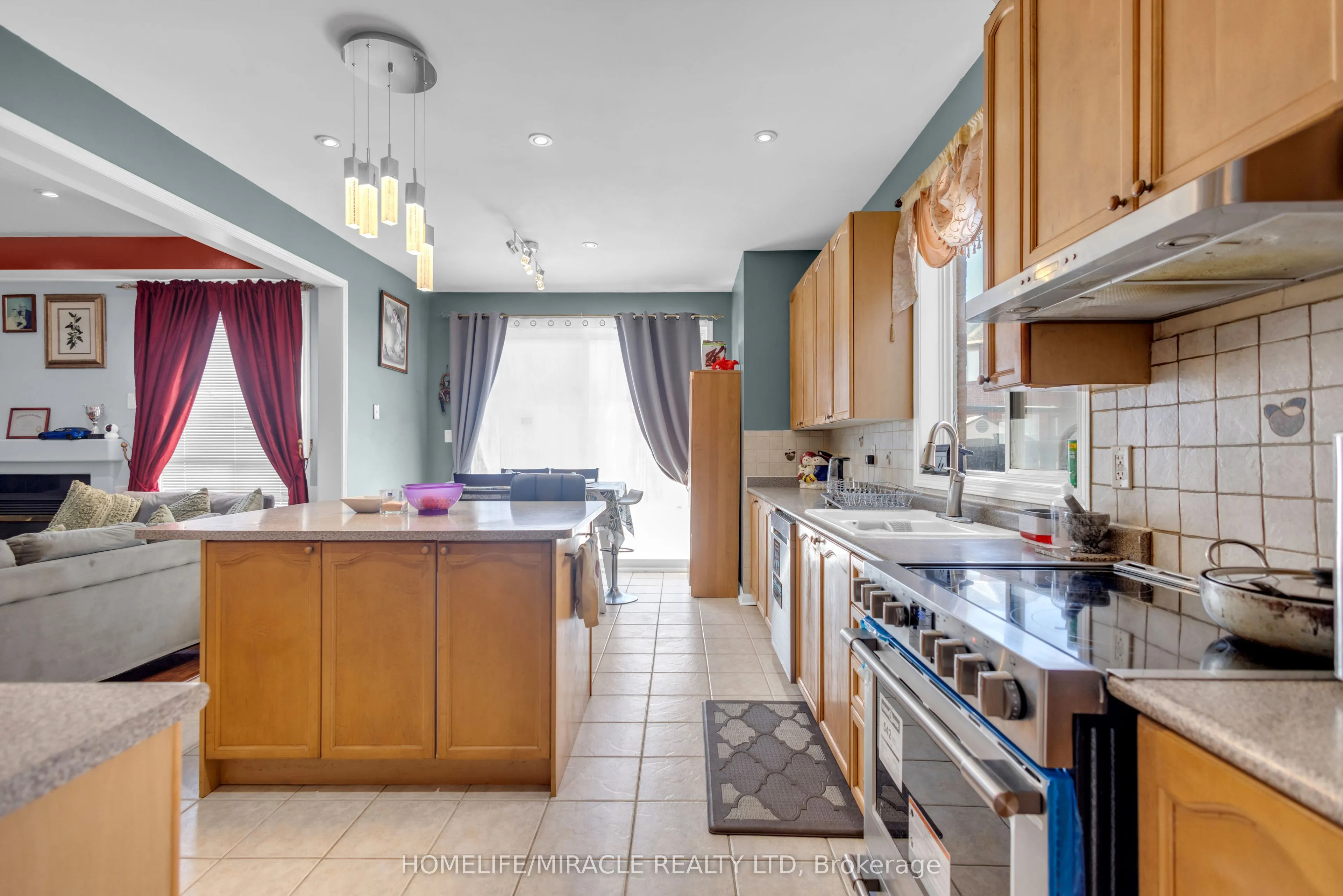 28 Latania Boulevard
