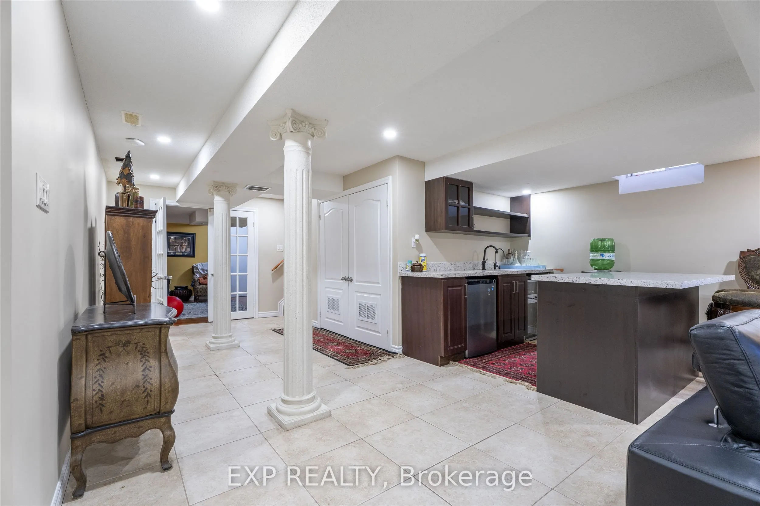 76 Hiberton Crescent