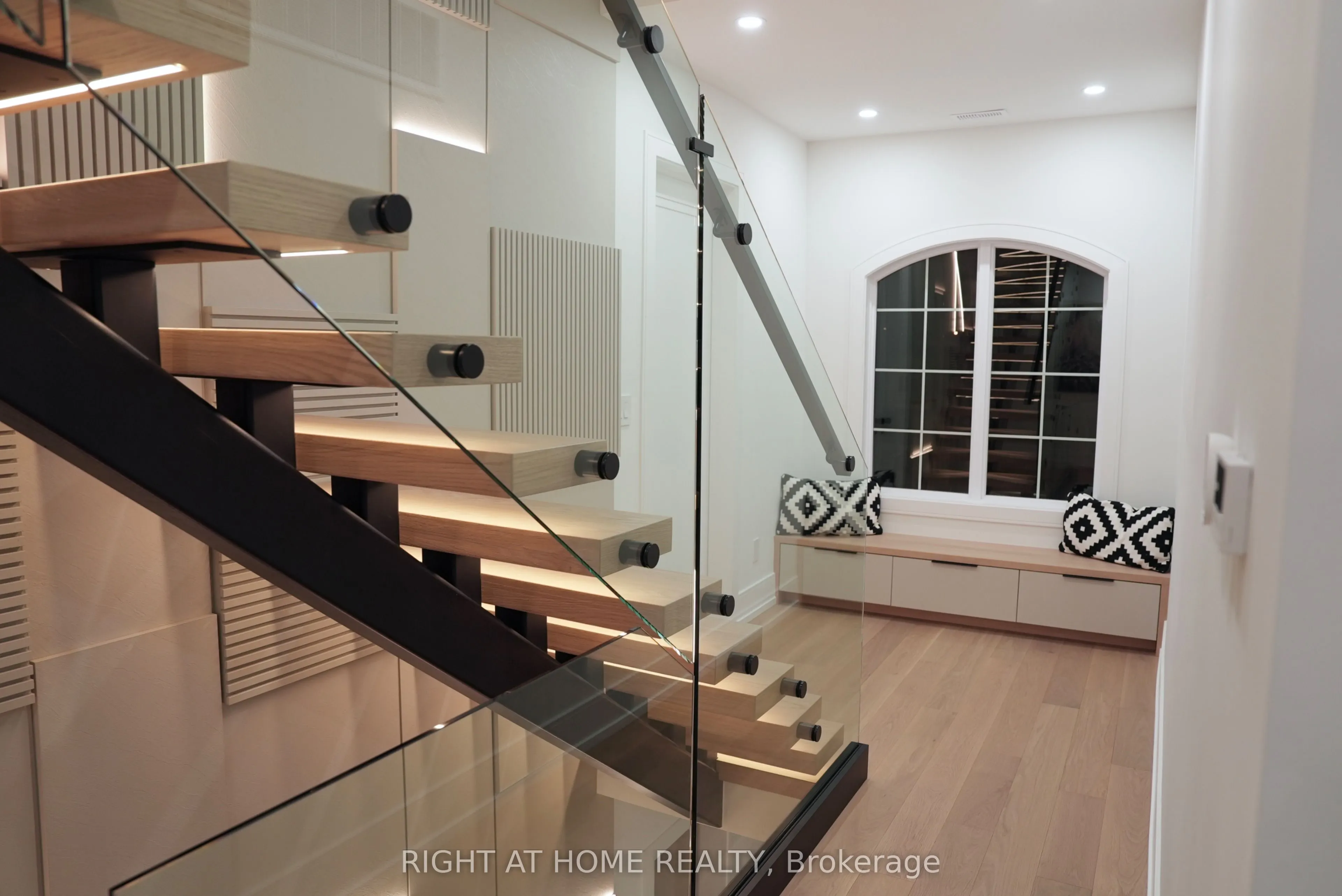 33 Thorndale Avenue