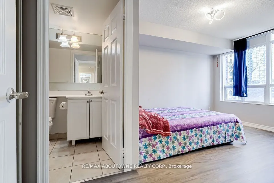 310 Burnhamthorpe Road W #401