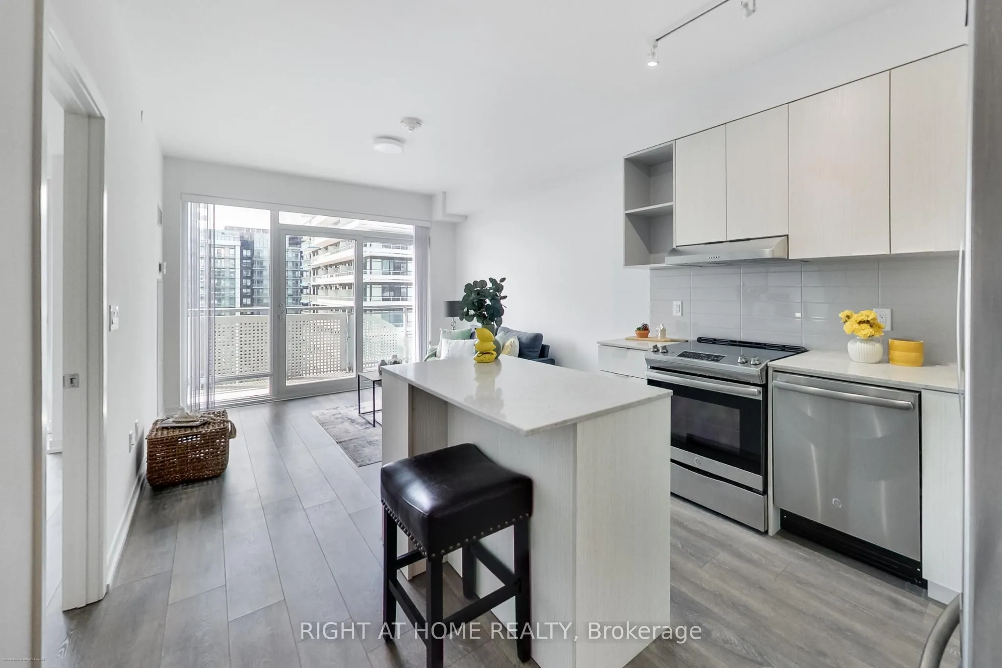 2520 Eglinton Avenue W #1602