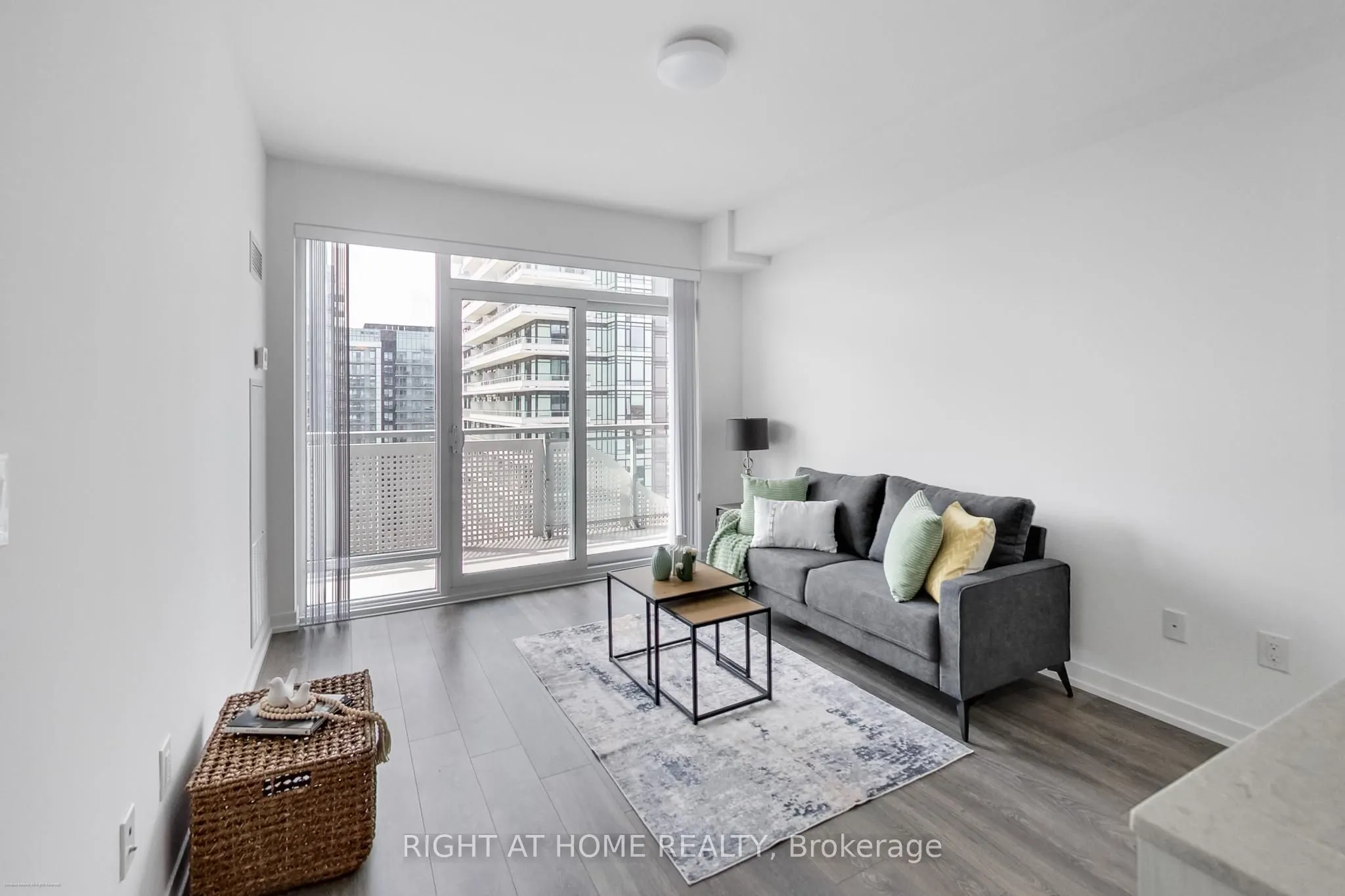 2520 Eglinton Avenue W #1602