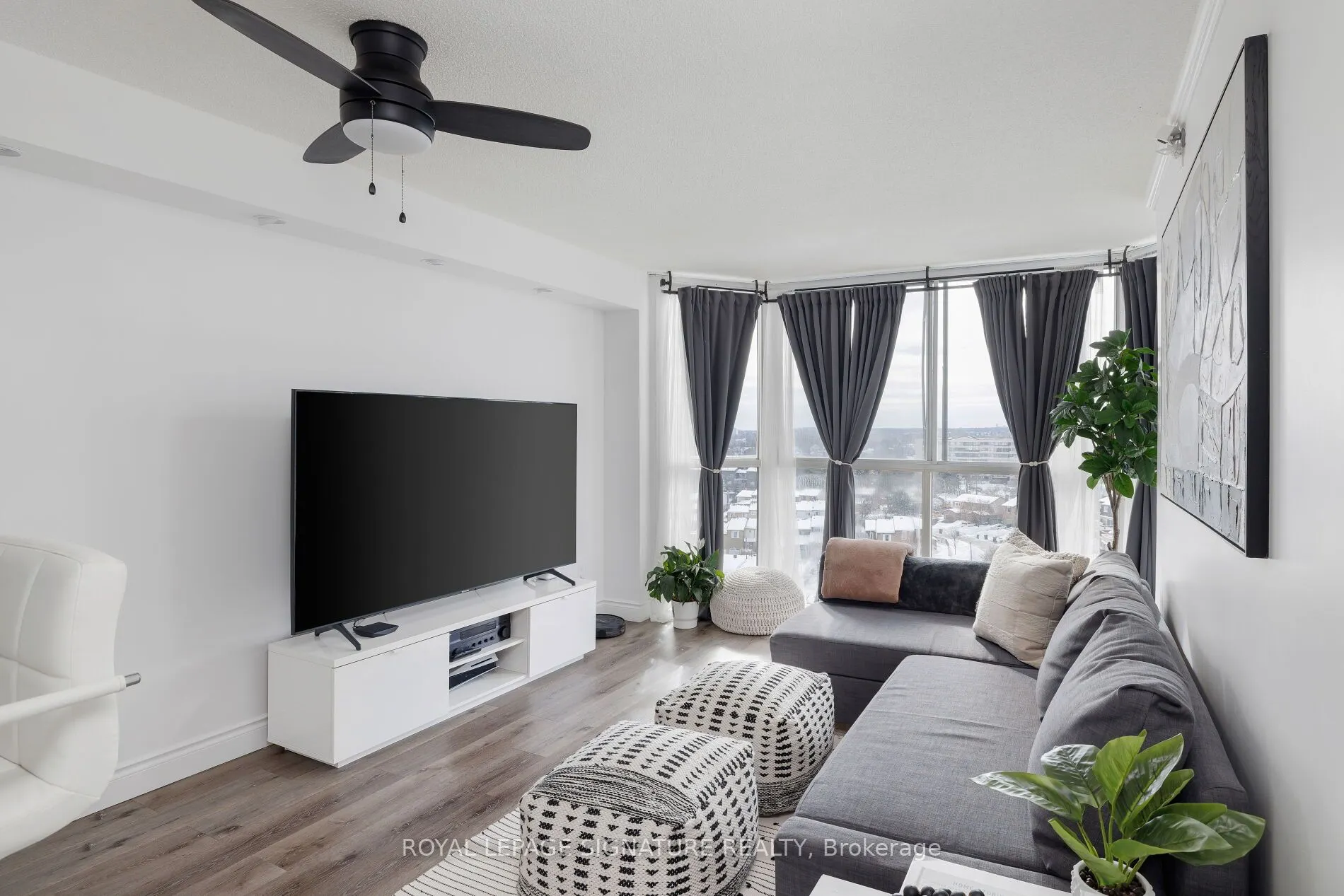 880 Dundas Street W #909
