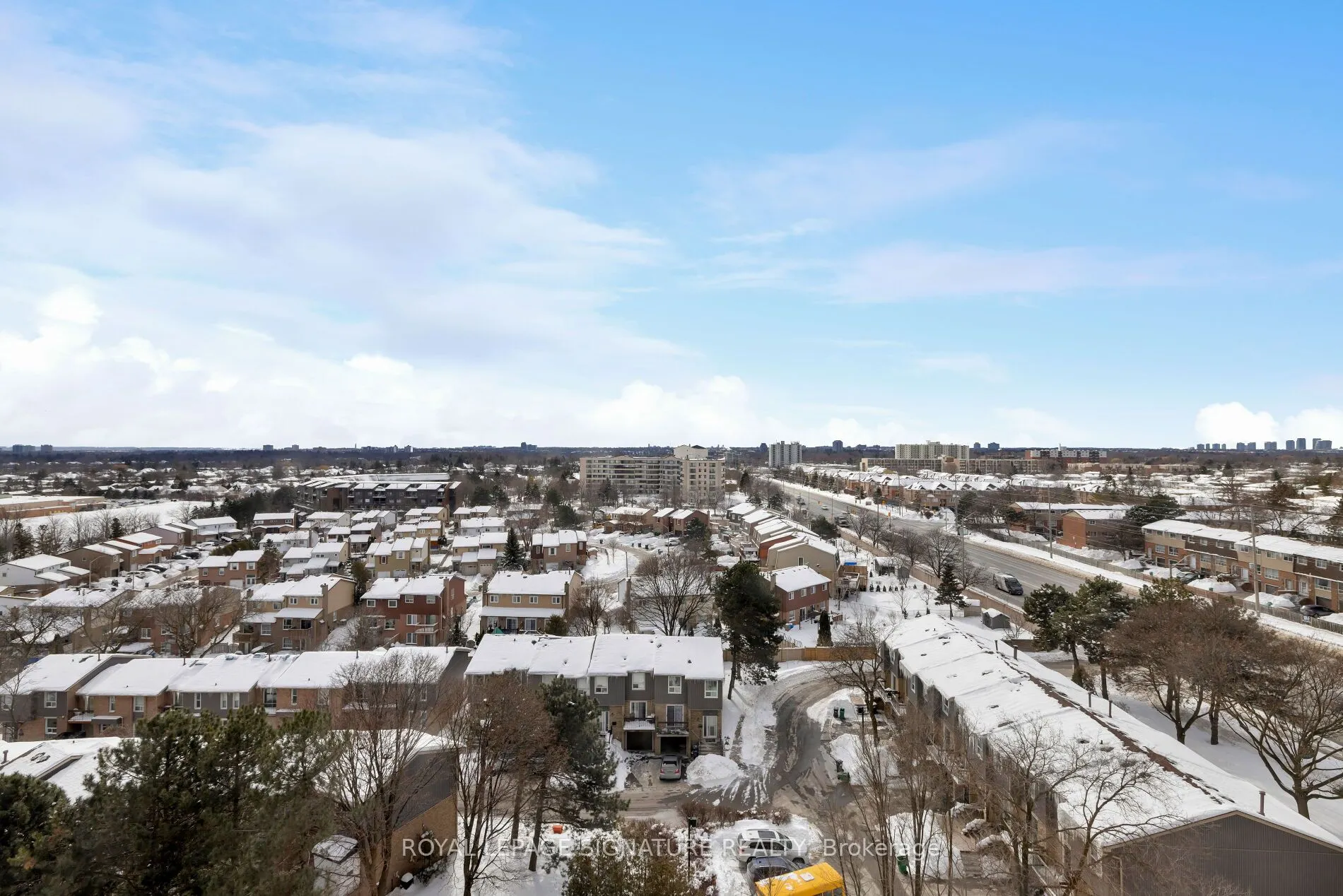 880 Dundas Street W #909
