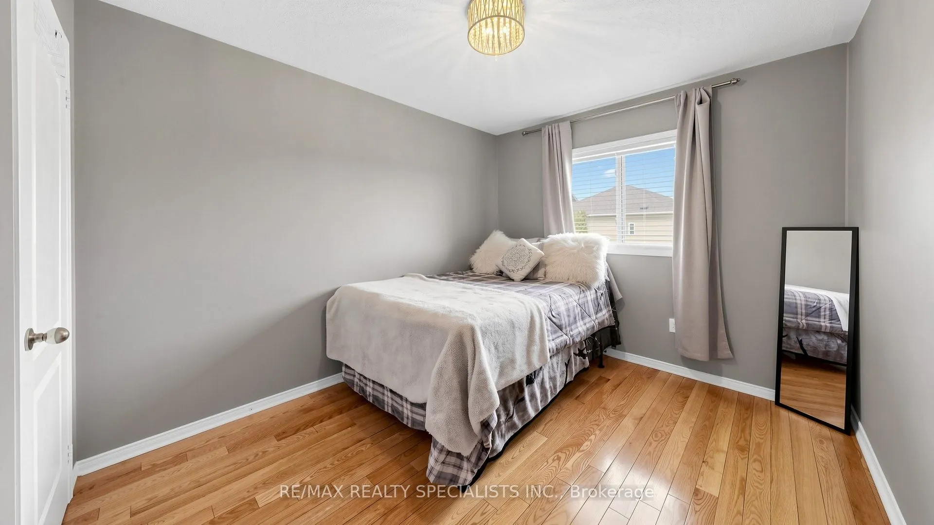 193 Queen Mary Drive