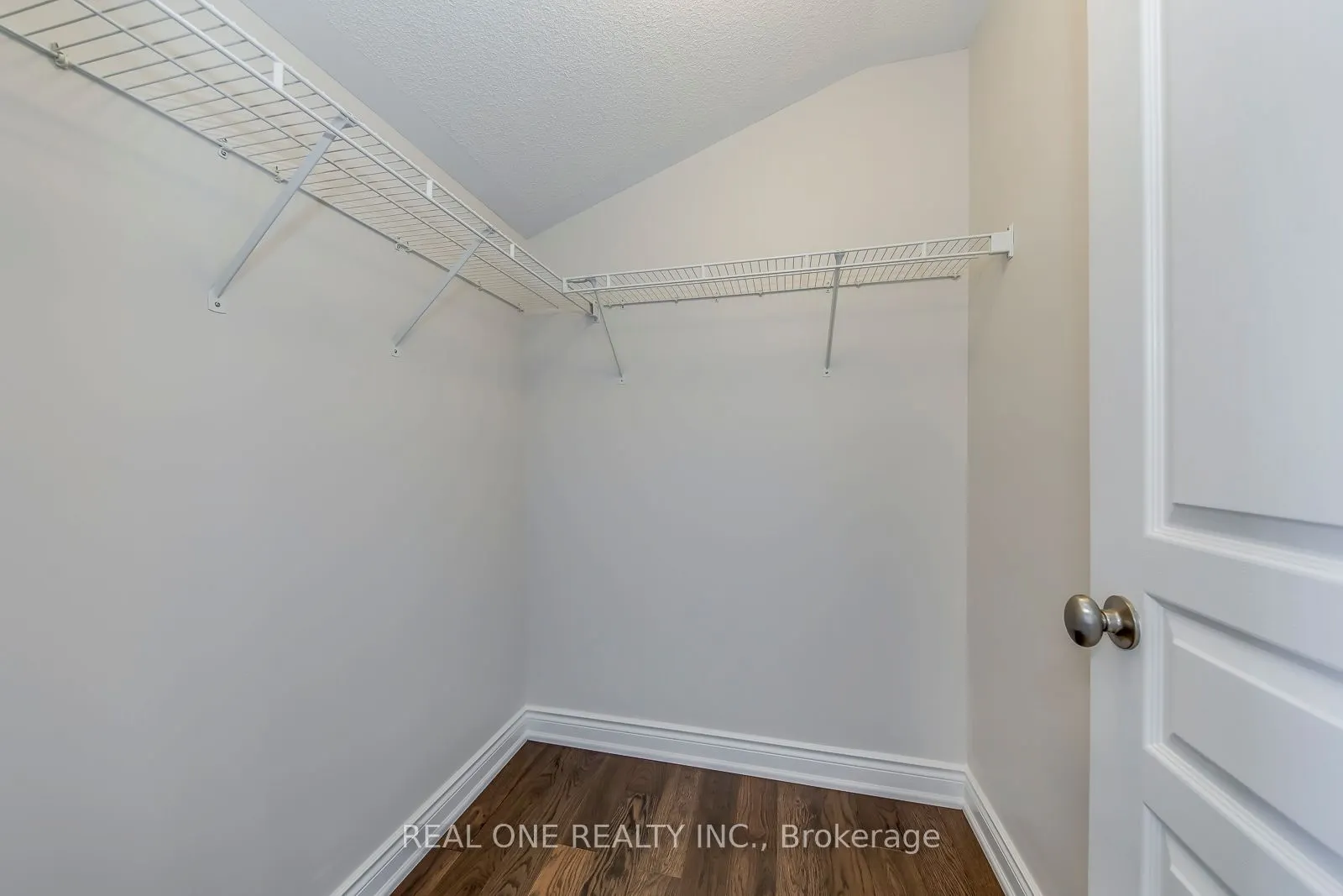 1426 Redwing Court