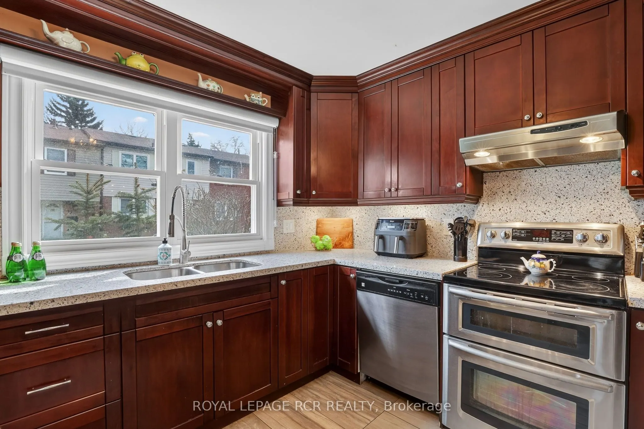 2825 Gananoque Drive #12