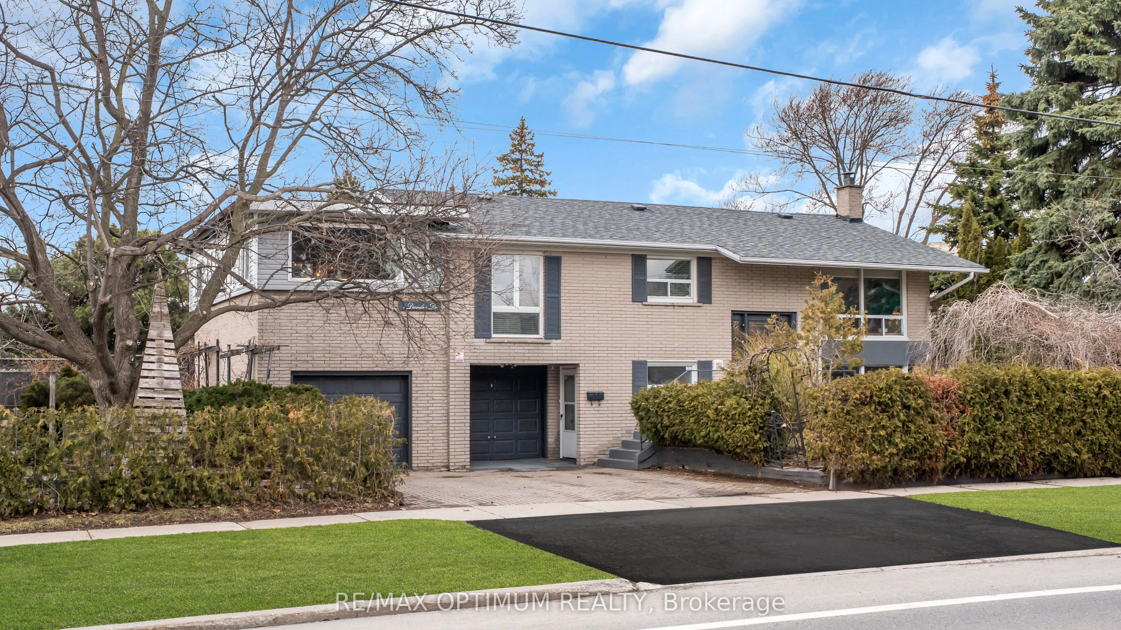 1 Dundee Drive