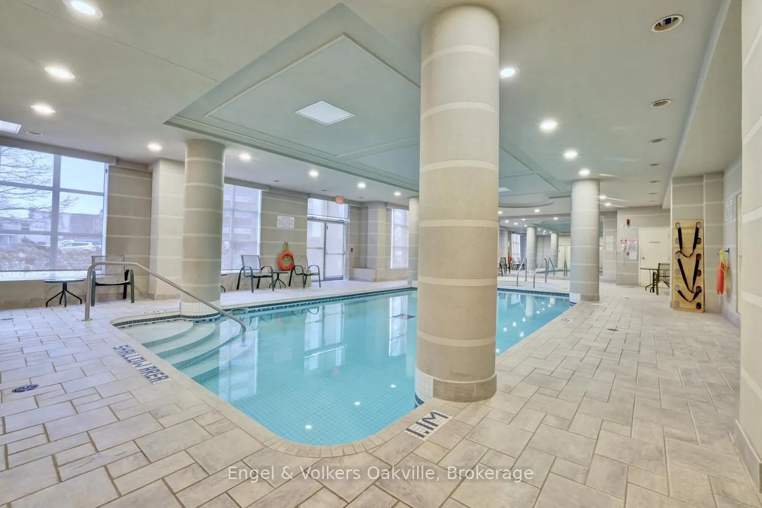 442 Maple Avenue #1402