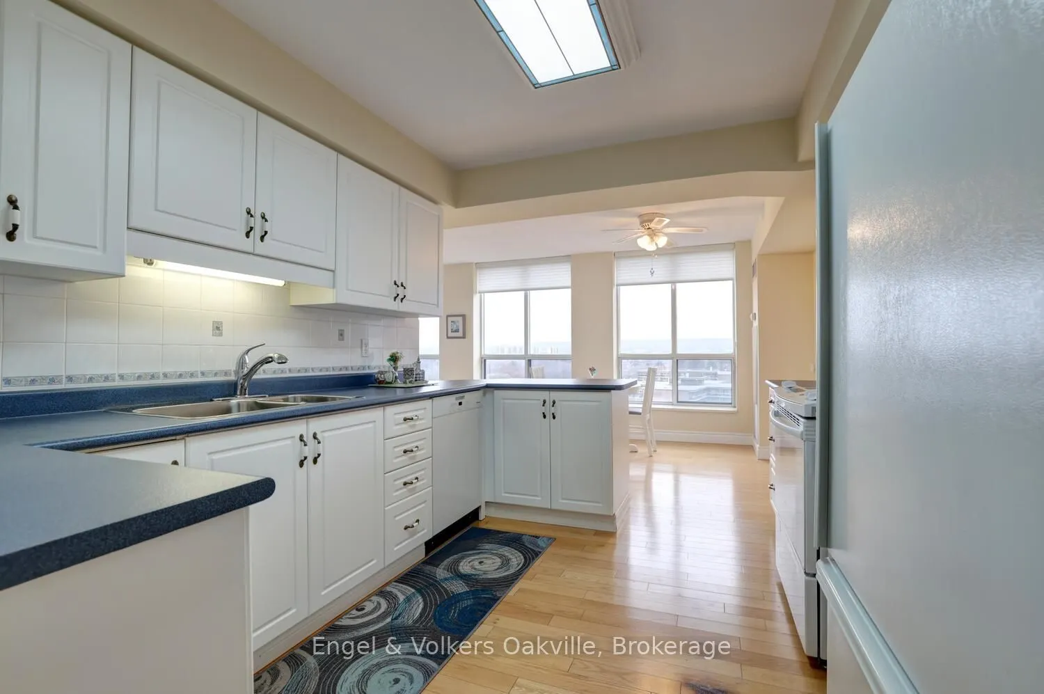442 Maple Avenue #1402