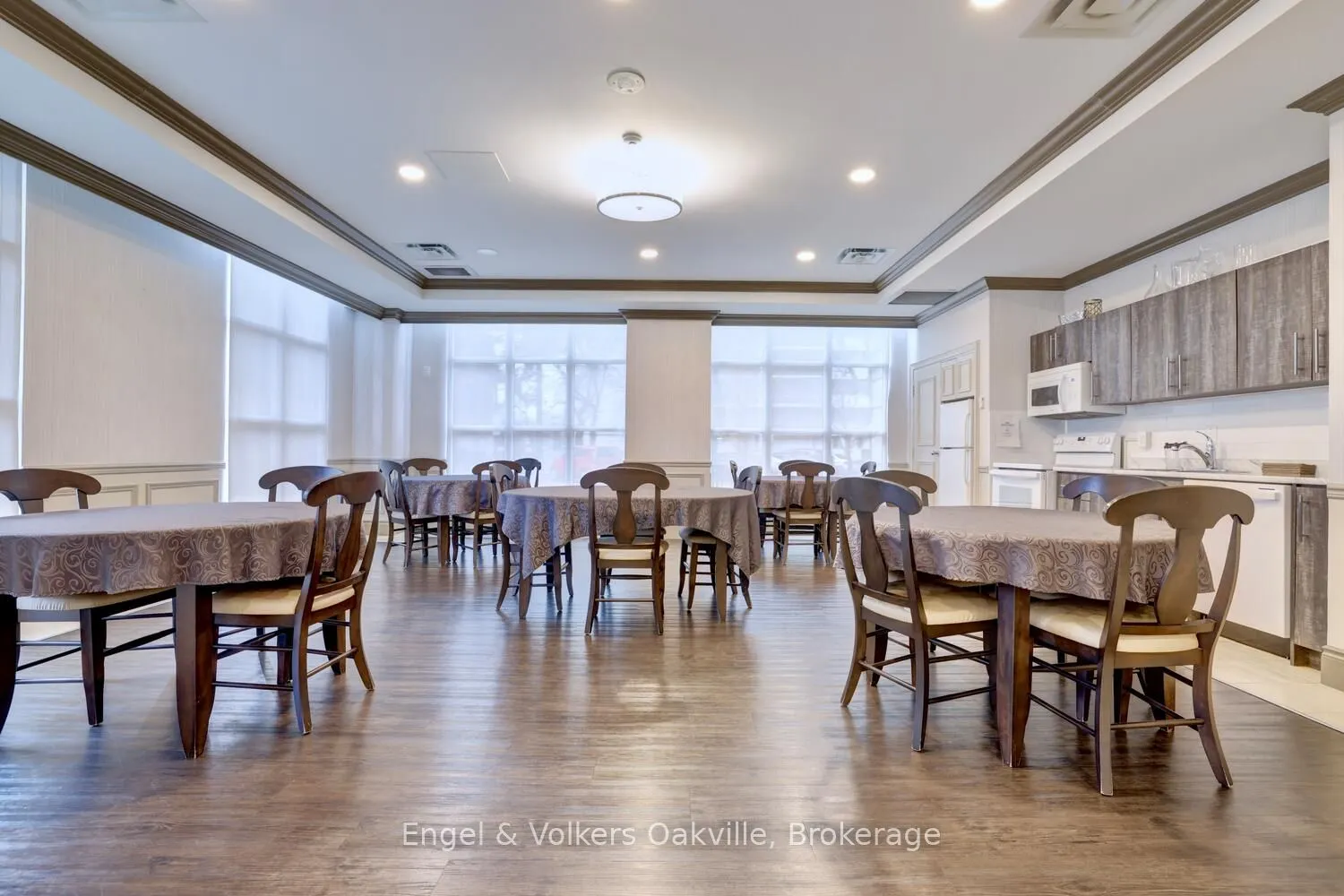 442 Maple Avenue #1402
