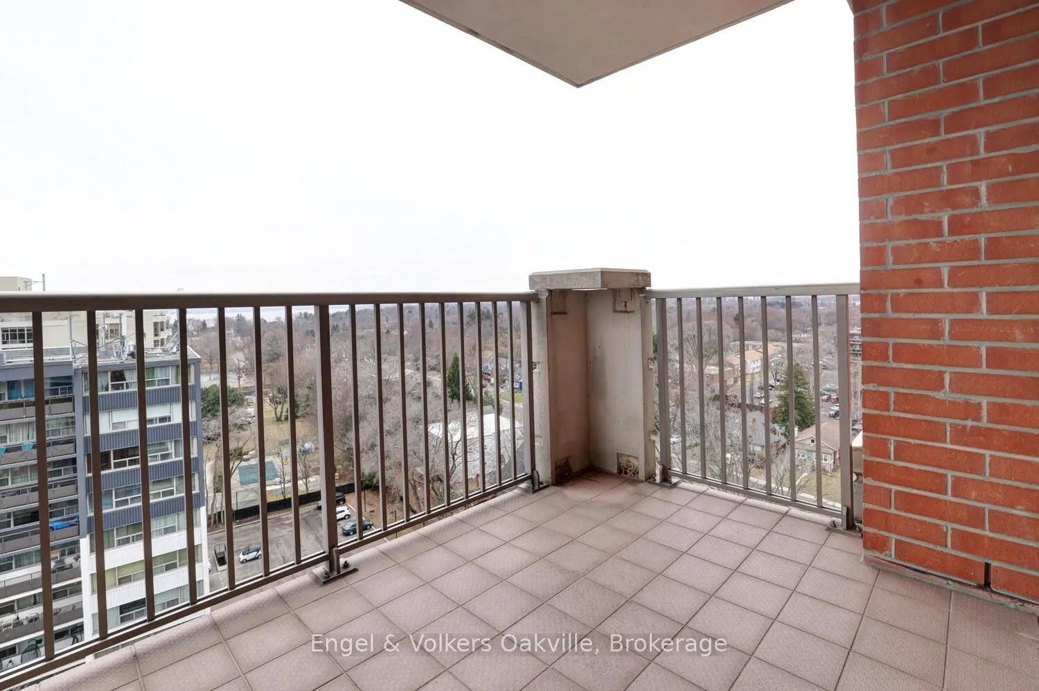 442 Maple Avenue #1402