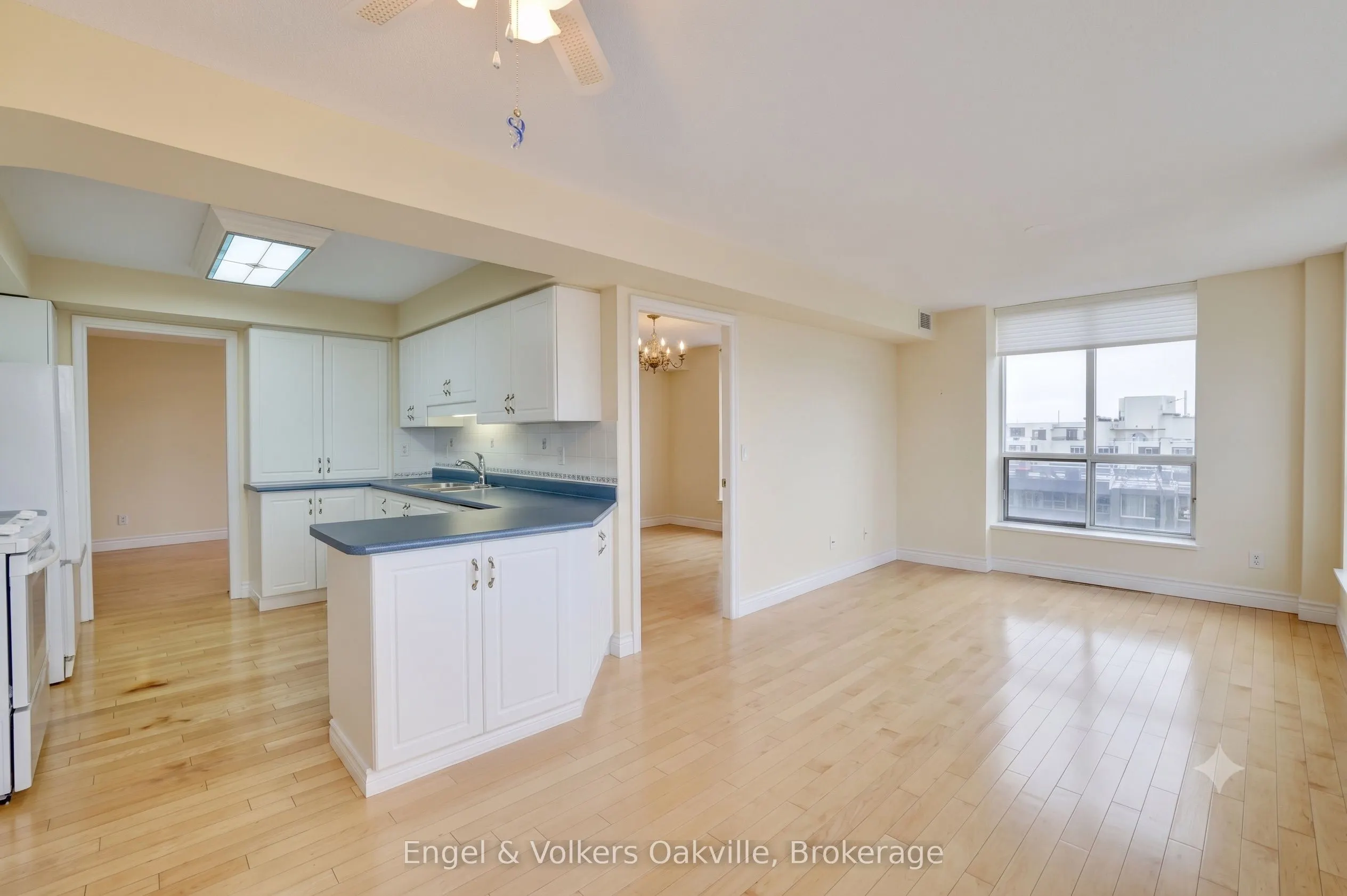 442 Maple Avenue #1402