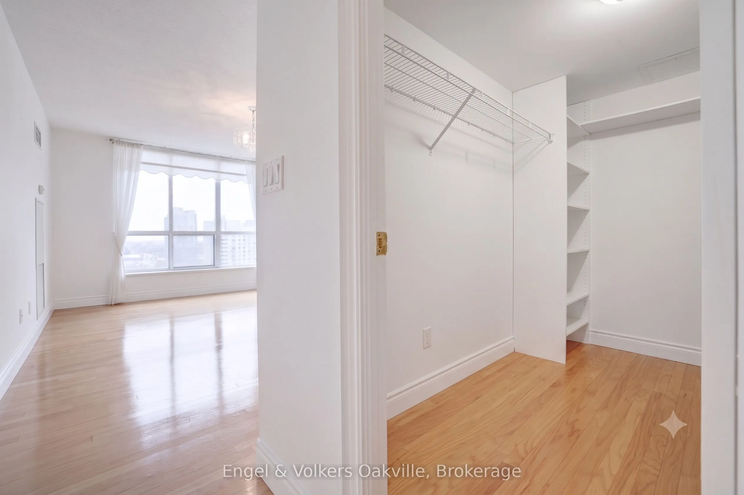 442 Maple Avenue #1402