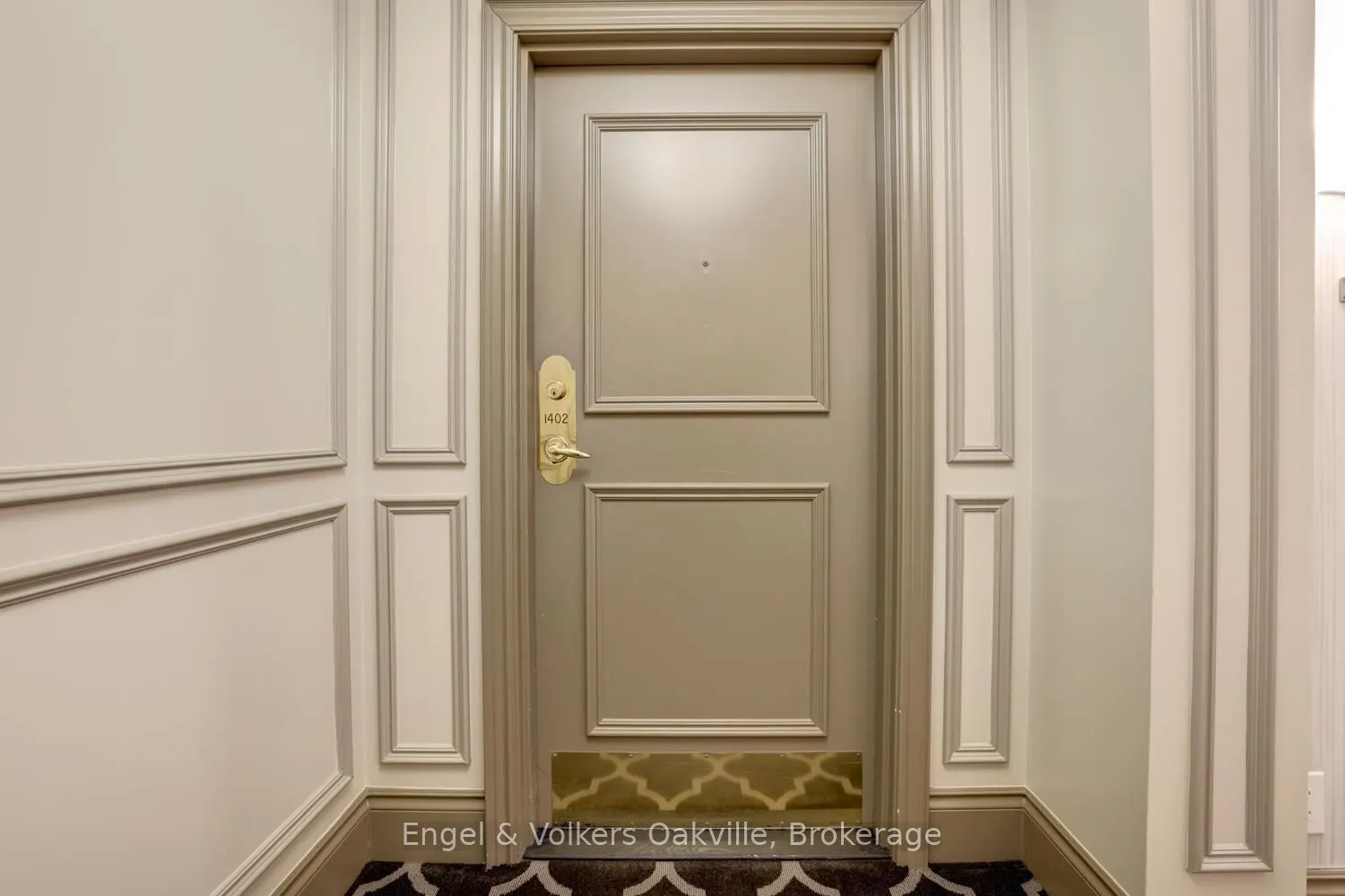 442 Maple Avenue #1402