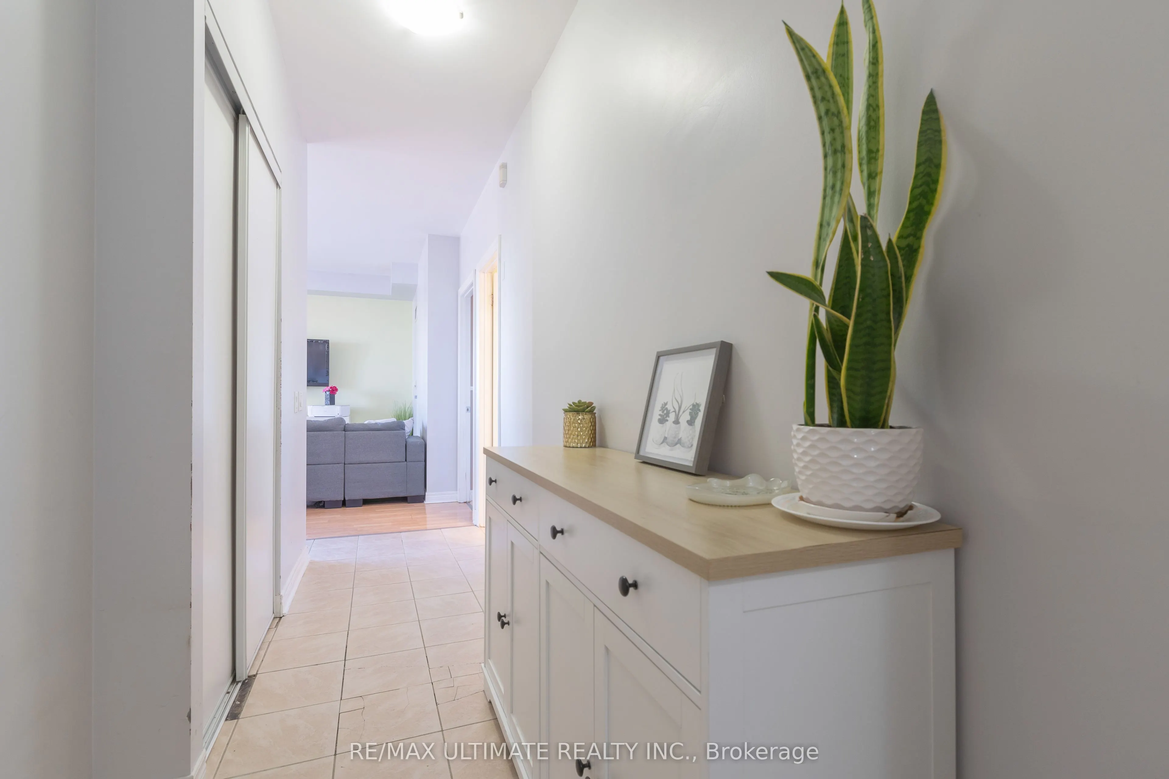 1415 Lawrence Avenue W #406