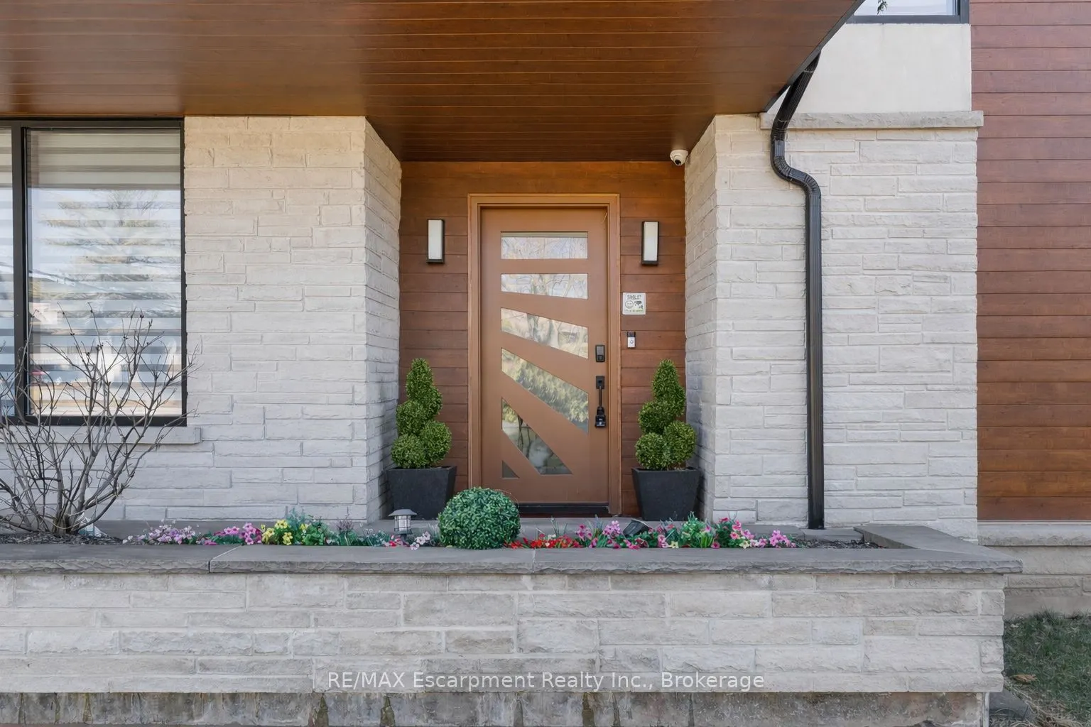 1526 Bridge Road