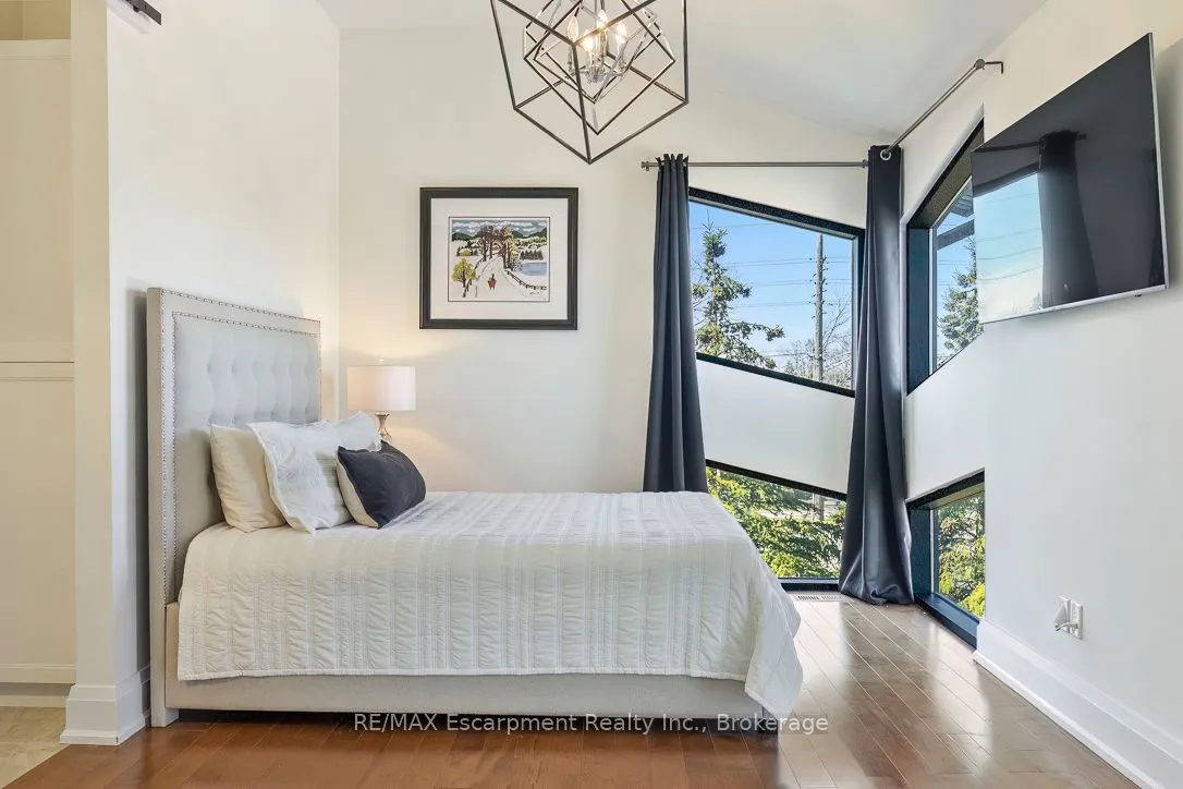 1526 Bridge Road